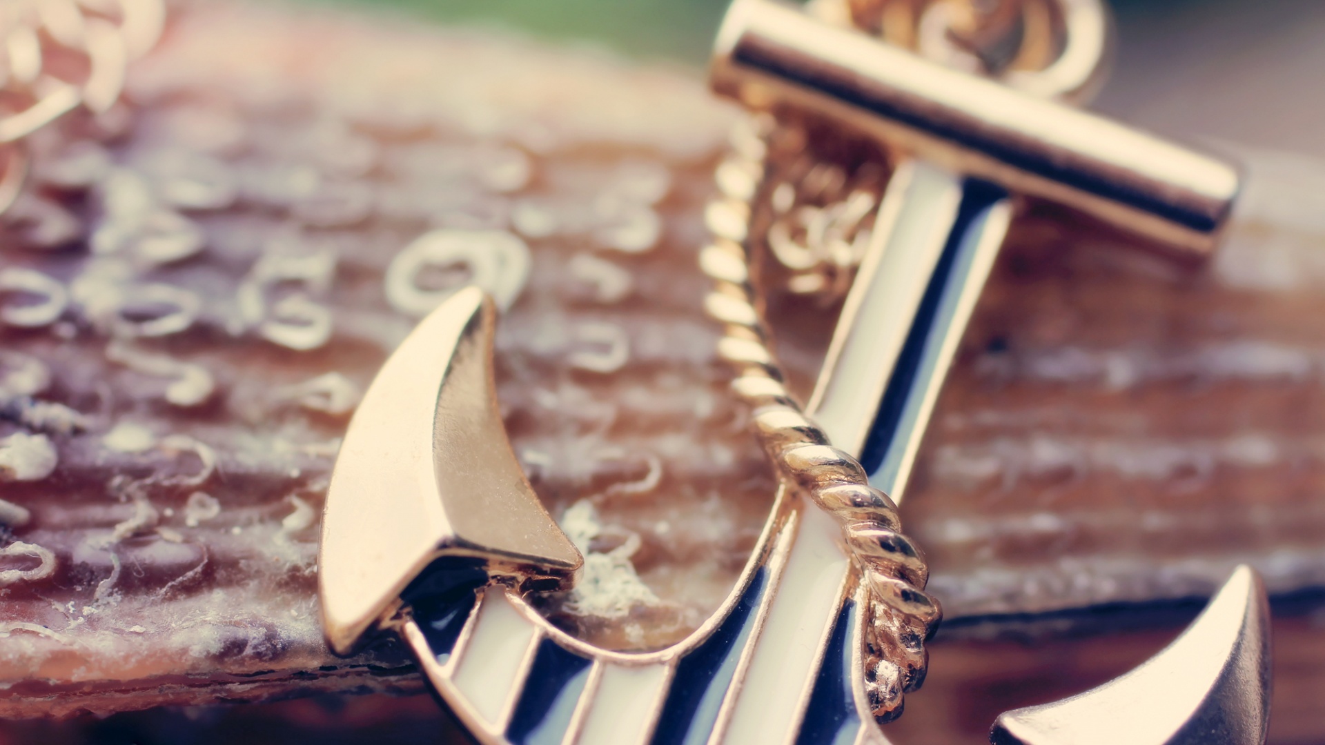 Кулон в виде якоря обои