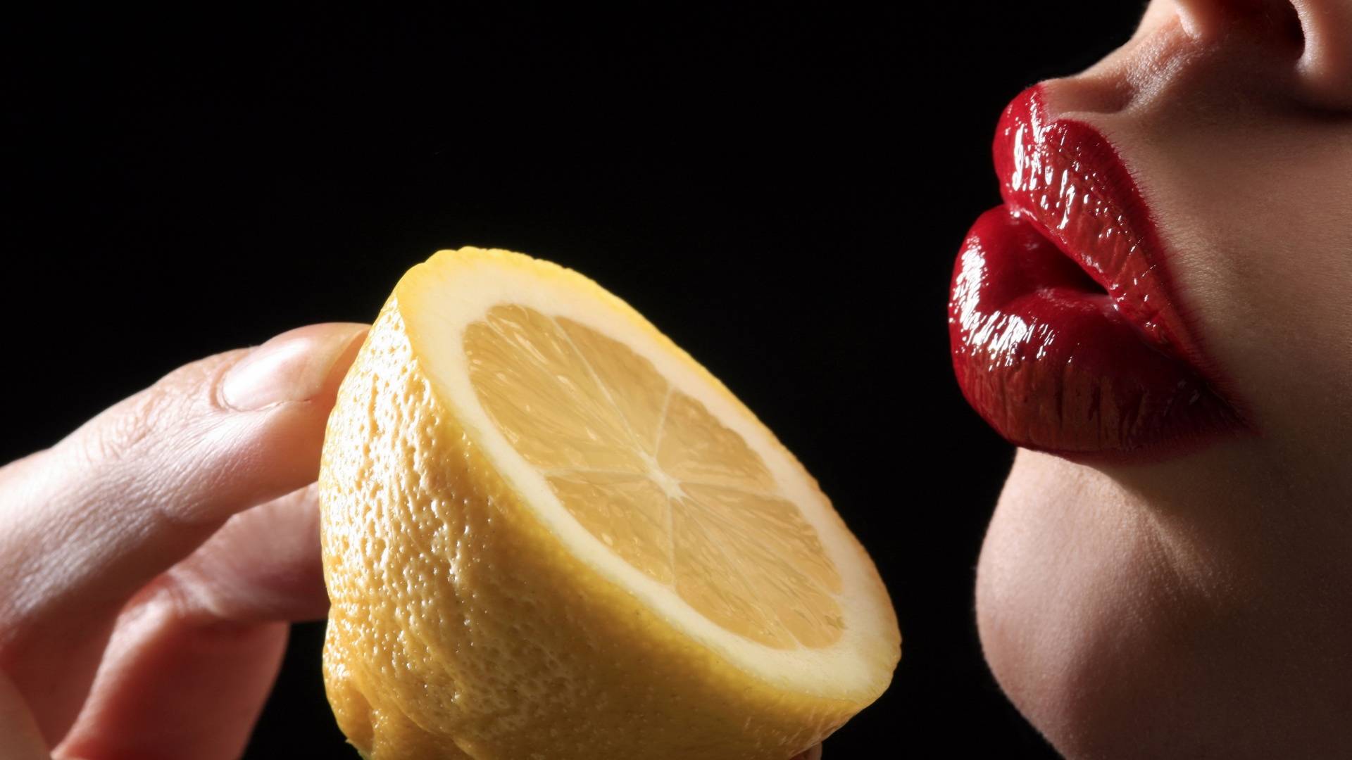 Лимон и губы обои