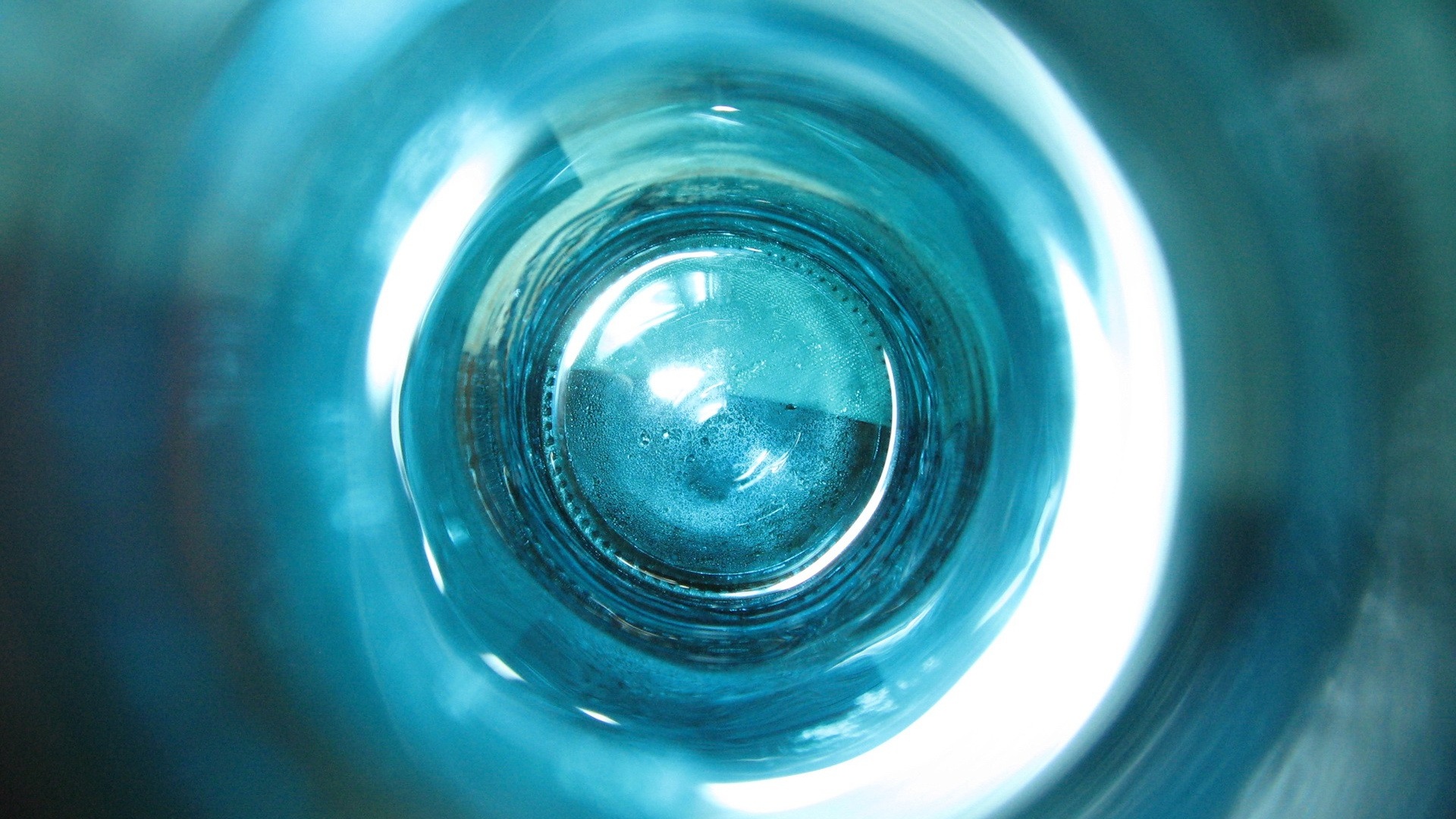 Дно стеклянной бутылки обои