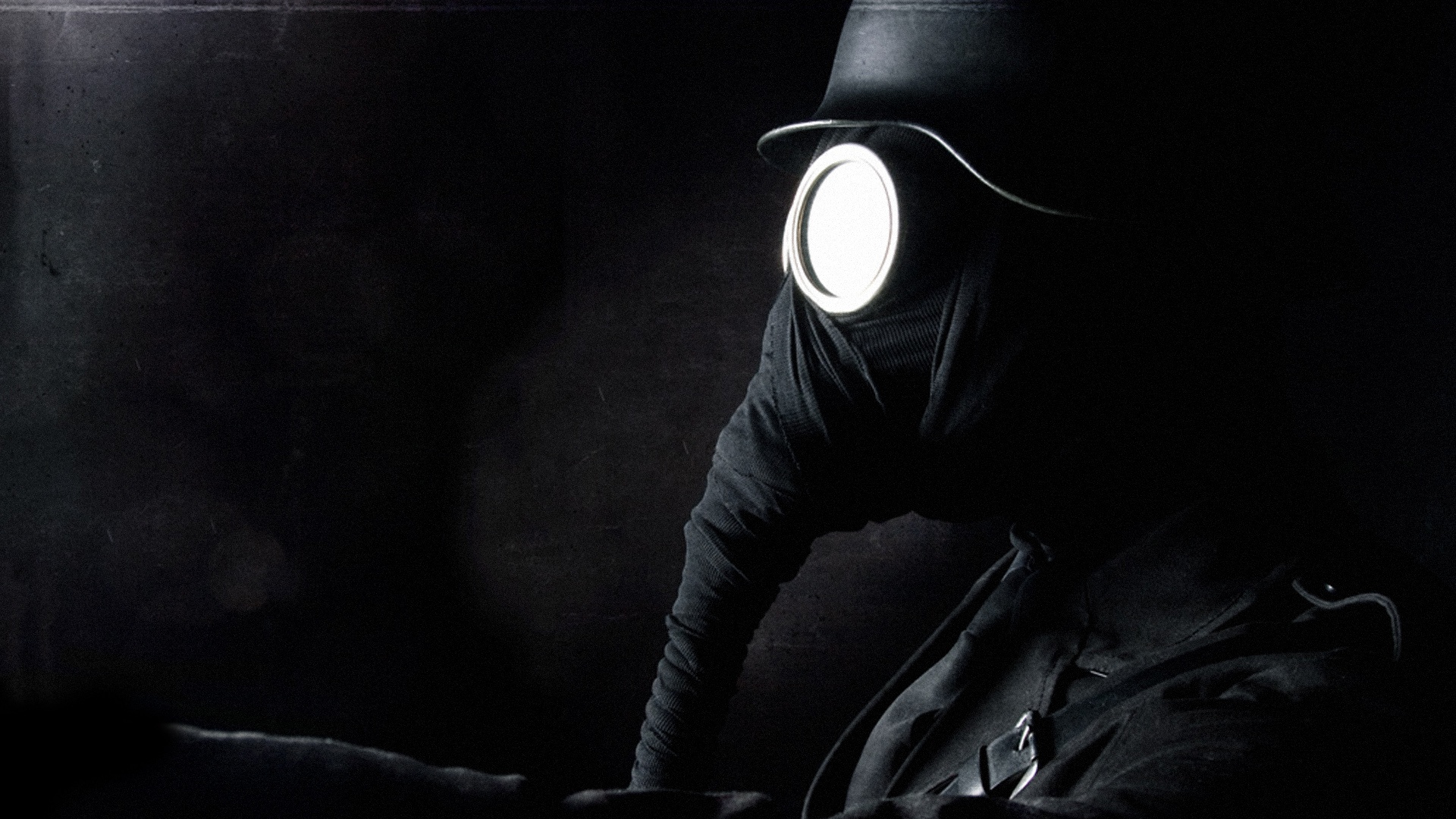 В противогазе обои