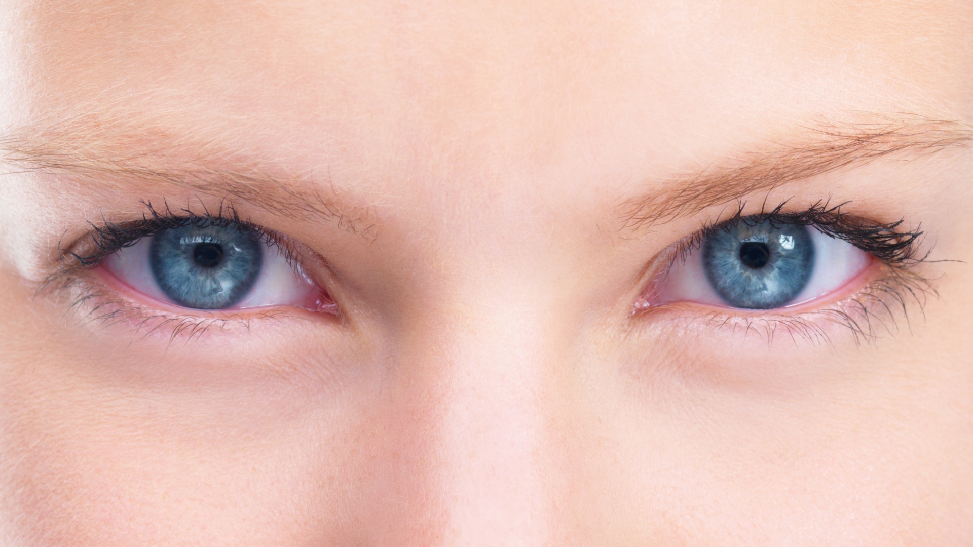 Она смотрит на тебя обои