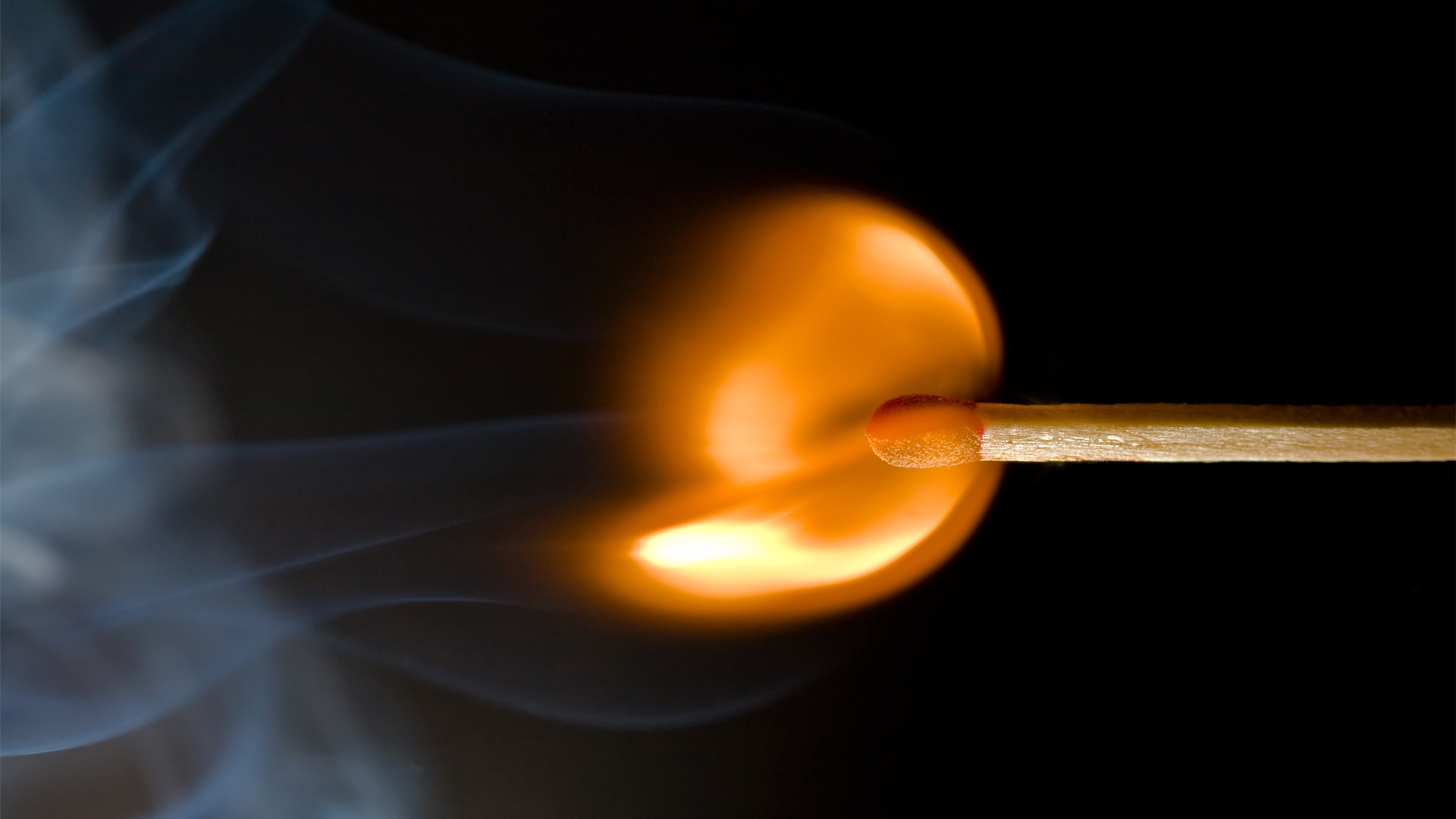 Горящая спичка обои