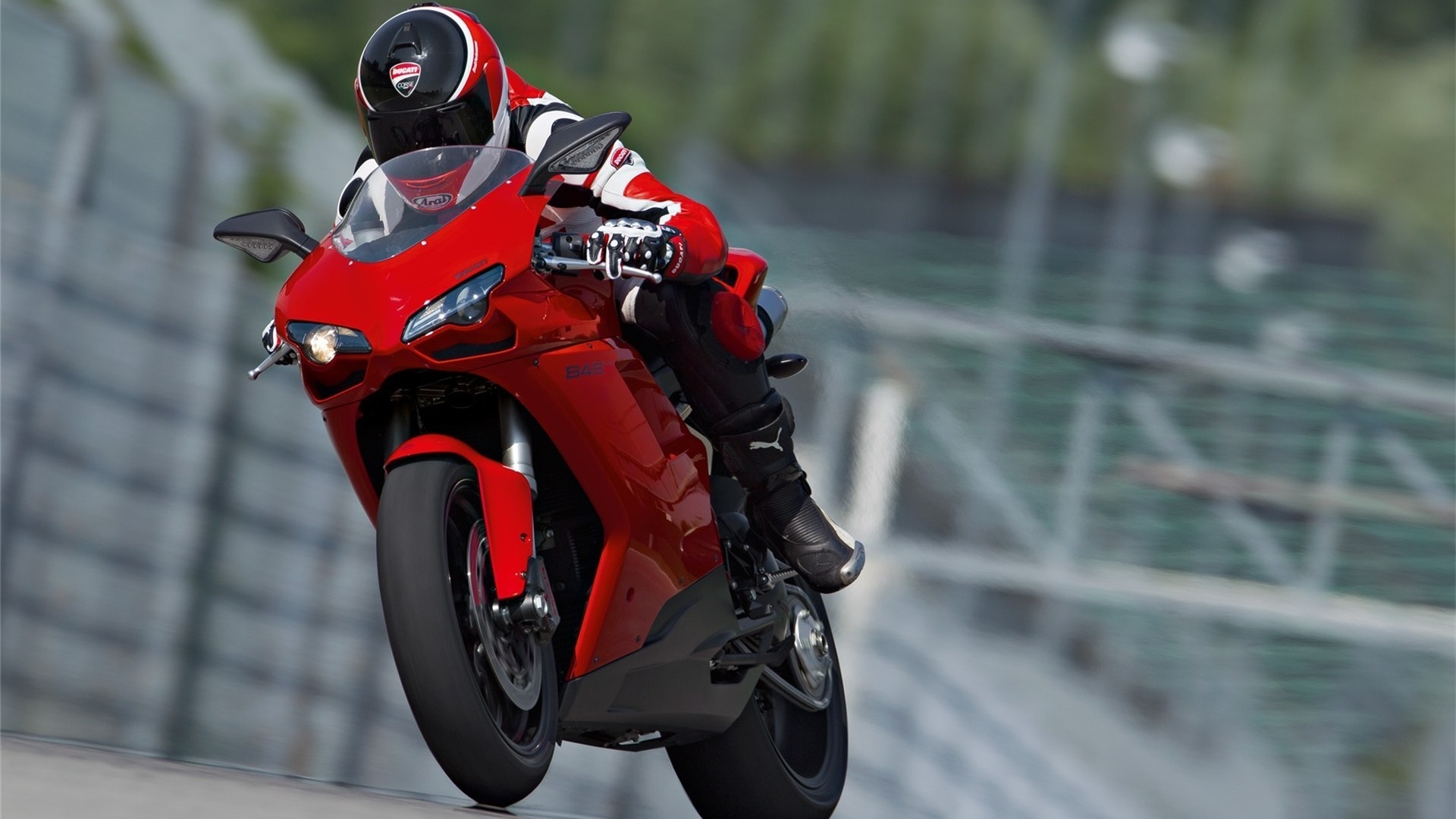 Мотоциклист на Дукати 848 обои