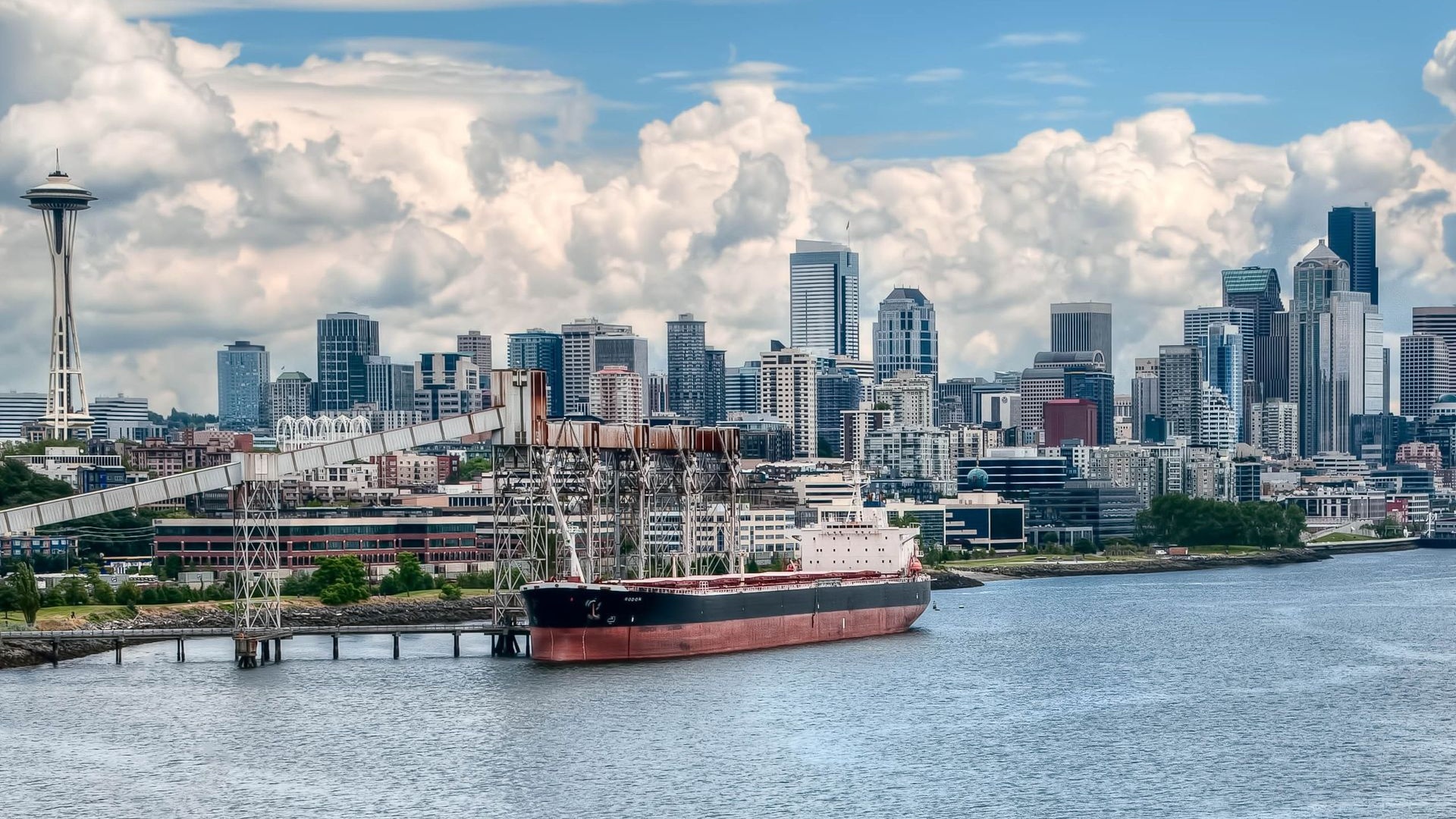 Баржа в ожидании отплытия обои