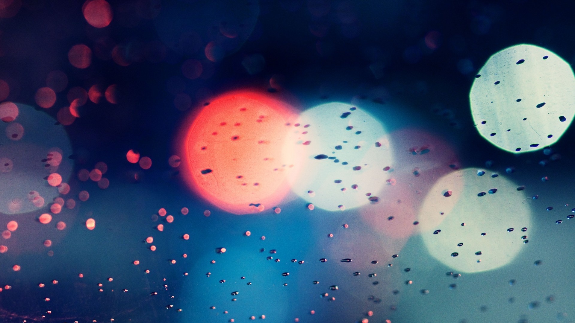 Огни, стекло и капли обои