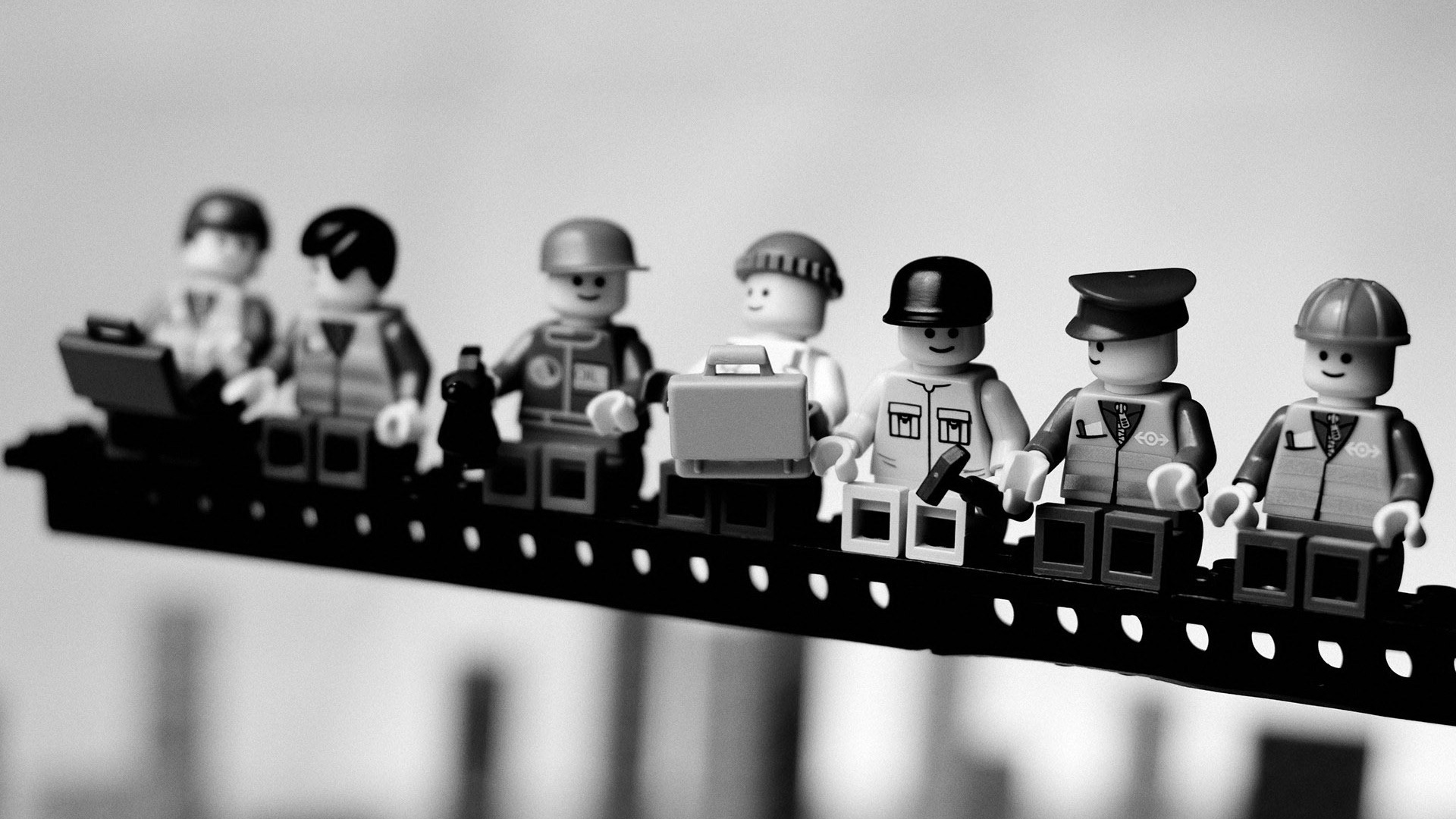 Lego строители обедают на балке обои