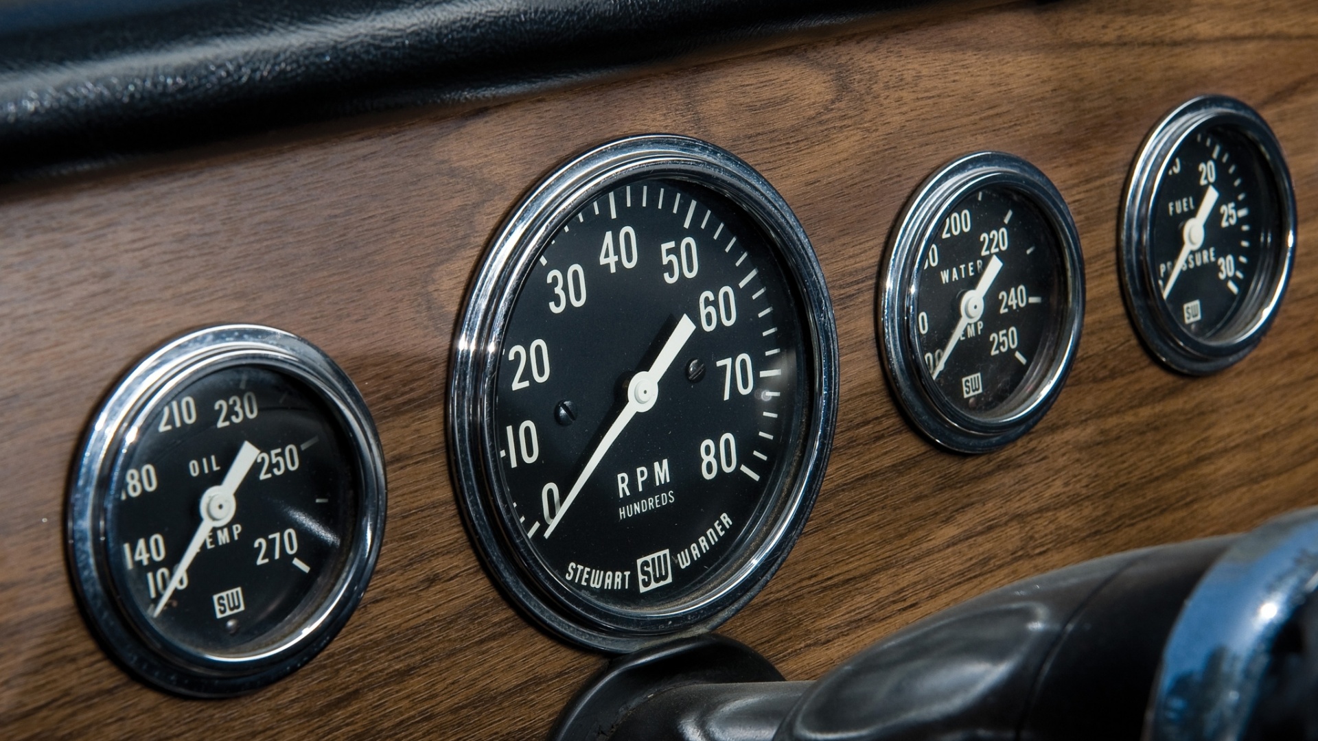 Приборная панель автомобиля Dodge обои