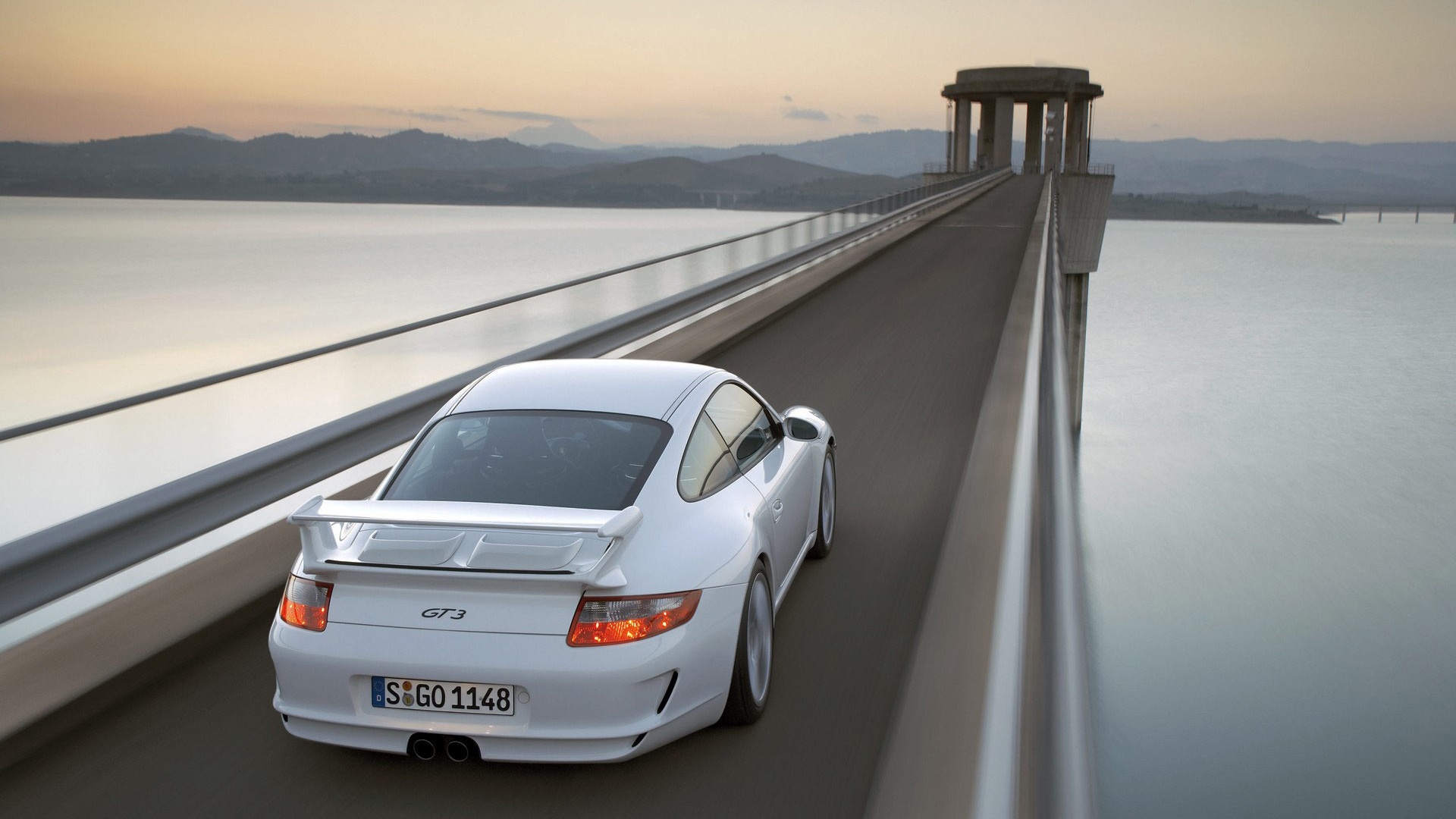 Порше на дамбе обои