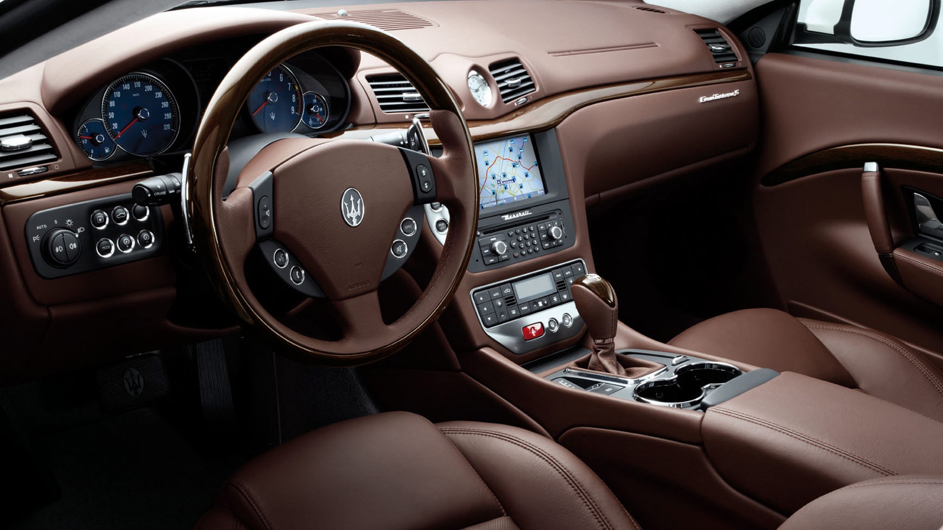Салон Maserati Granturismo обои