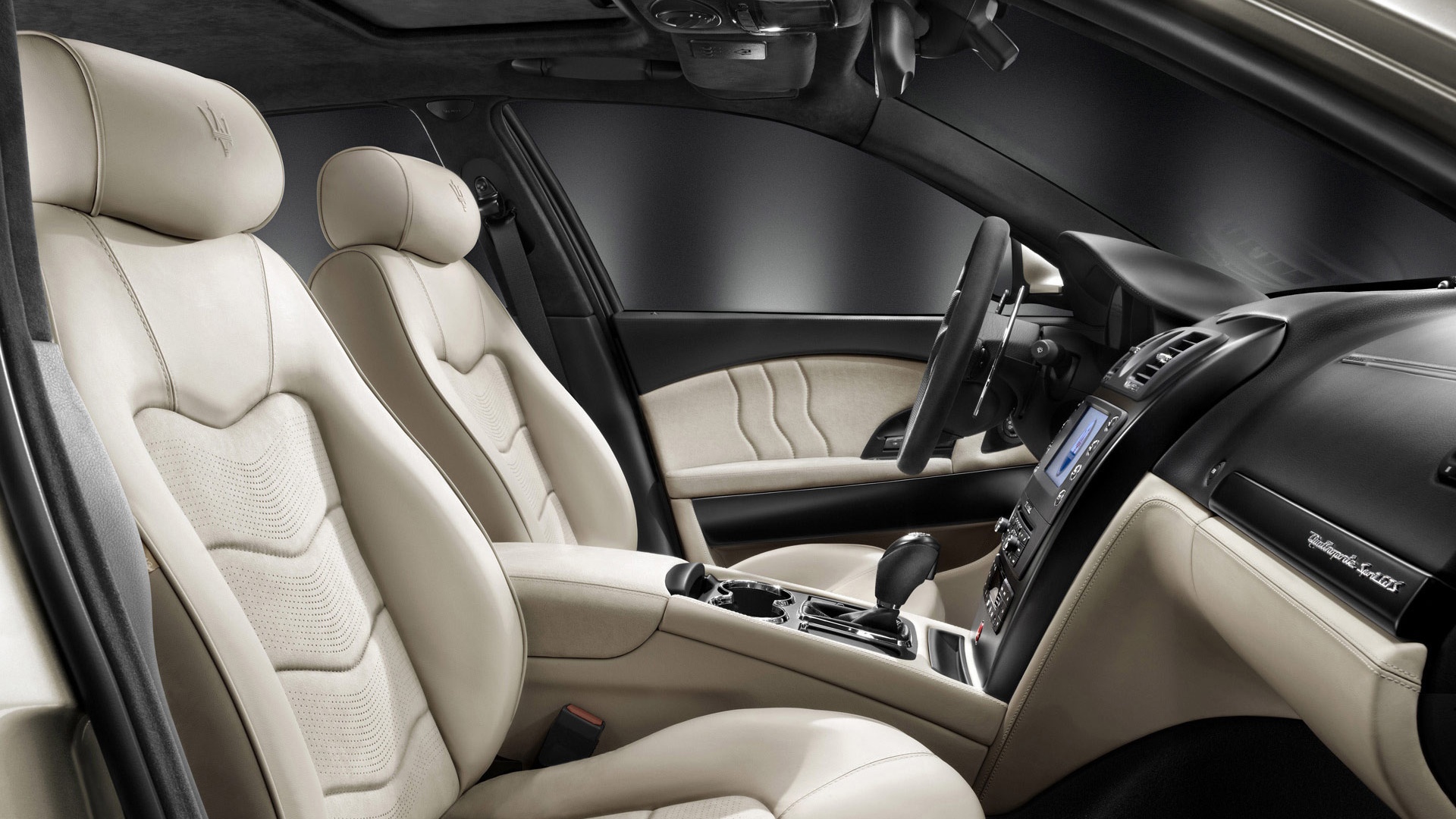 Салон Мазерати Quattroporte обои