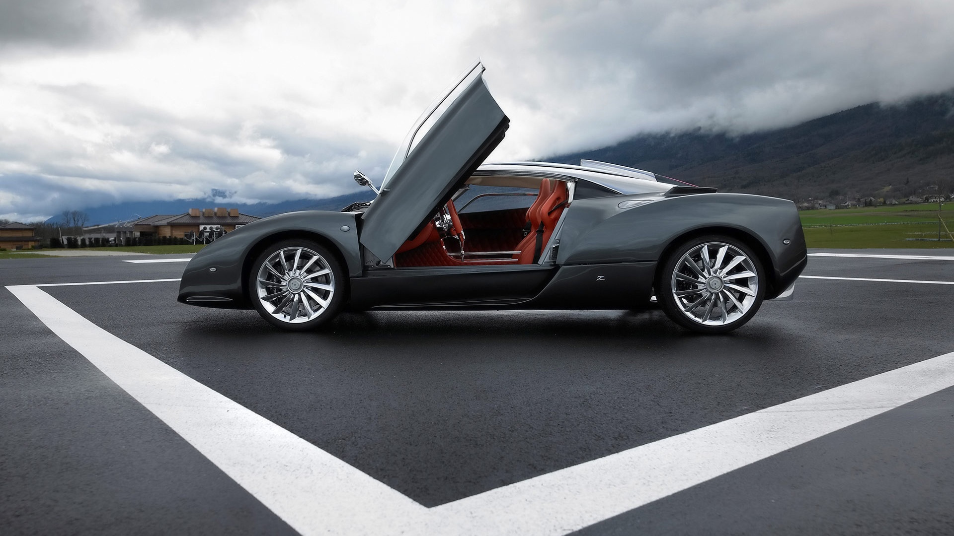 Spyker C12 на аэродроме обои