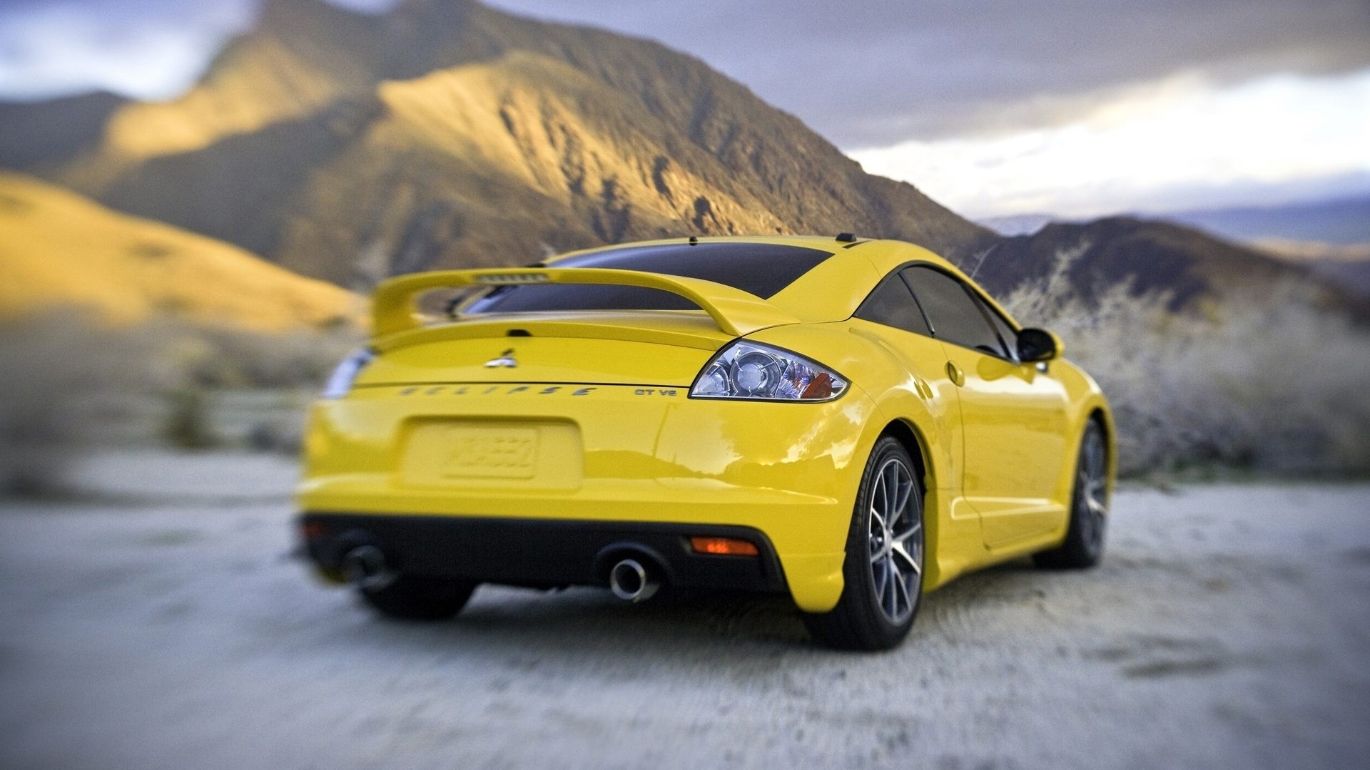 Mitsubishi в горах обои