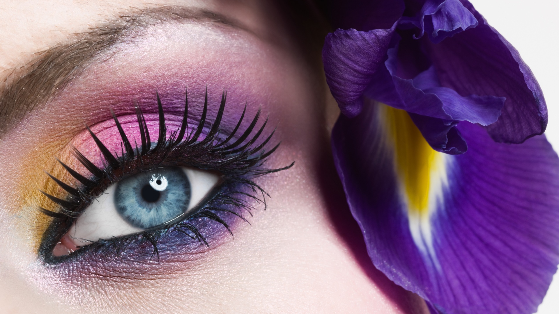 Макияж и цветок обои