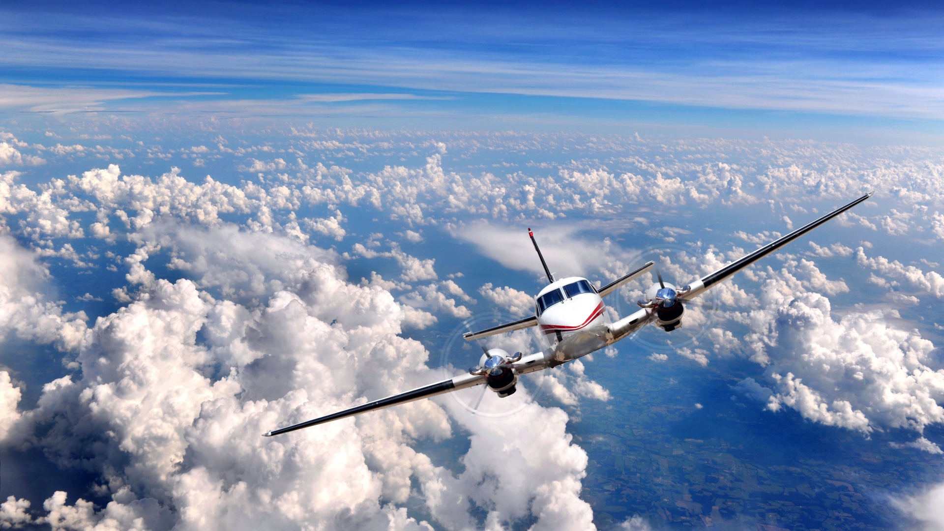 Самолет над облаками обои