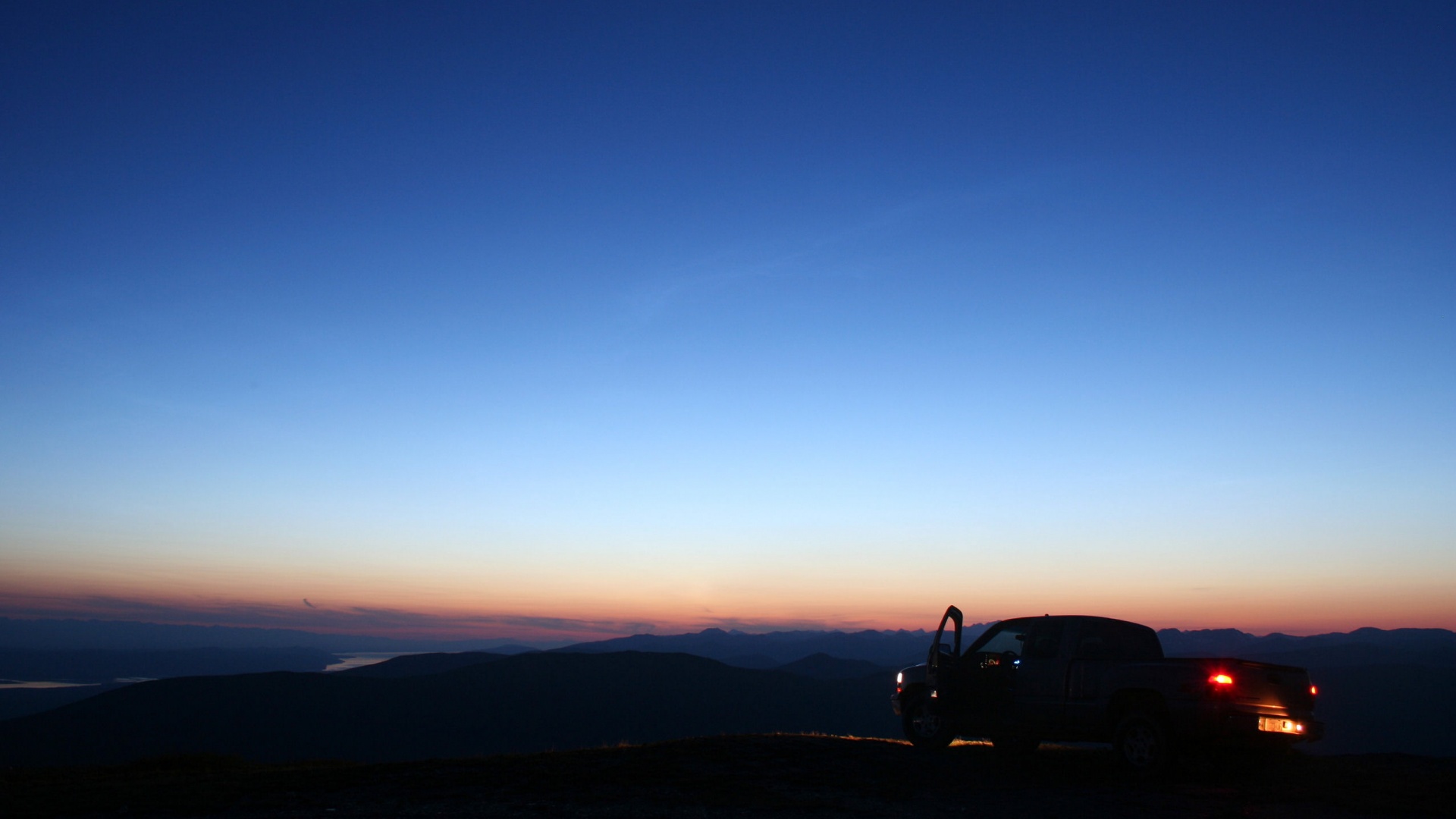 Авто на фоне заката обои