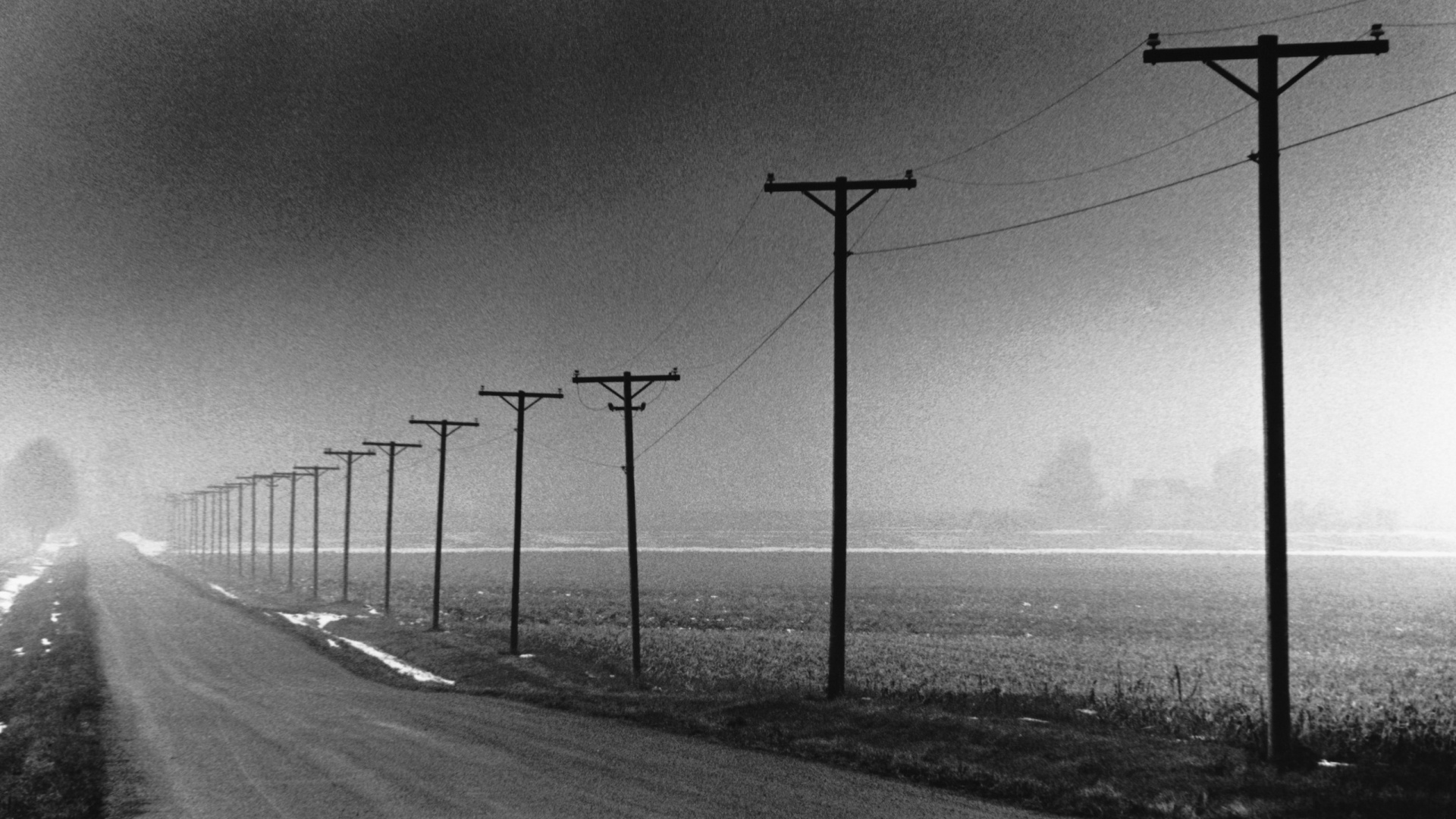 Столбы вдоль дороги обои