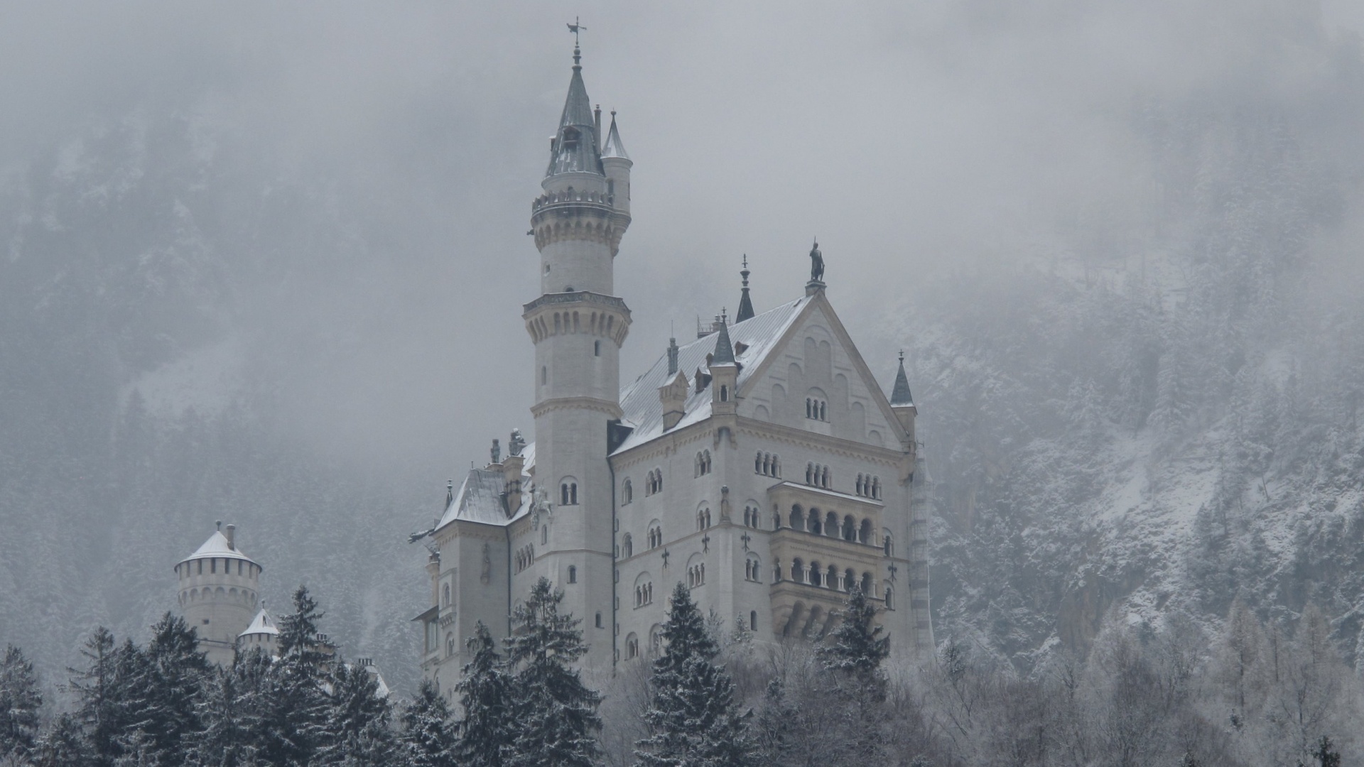 Заснеженный Нойшванштайн обои