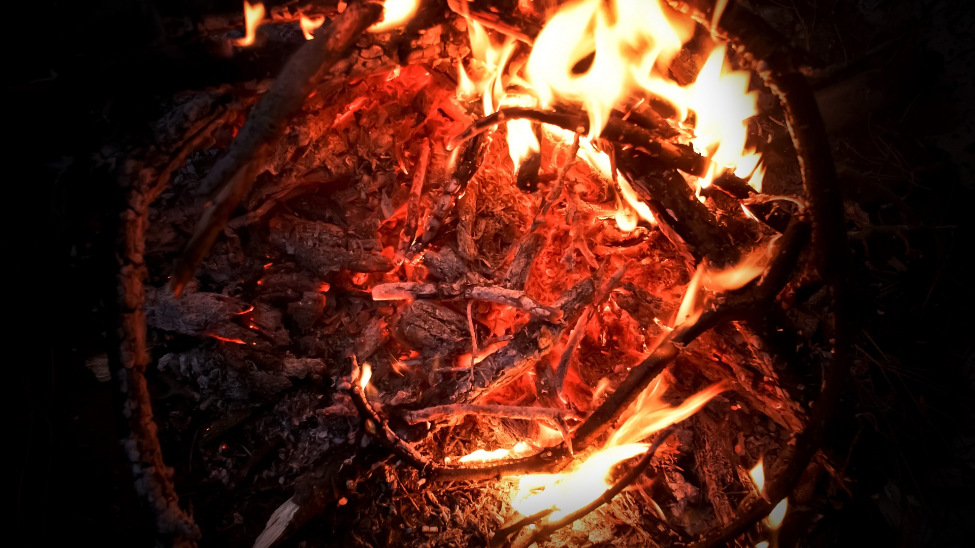 Костёр крупным планом обои