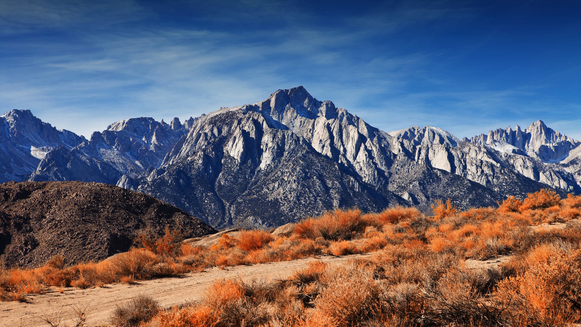 Горы у пустыни обои