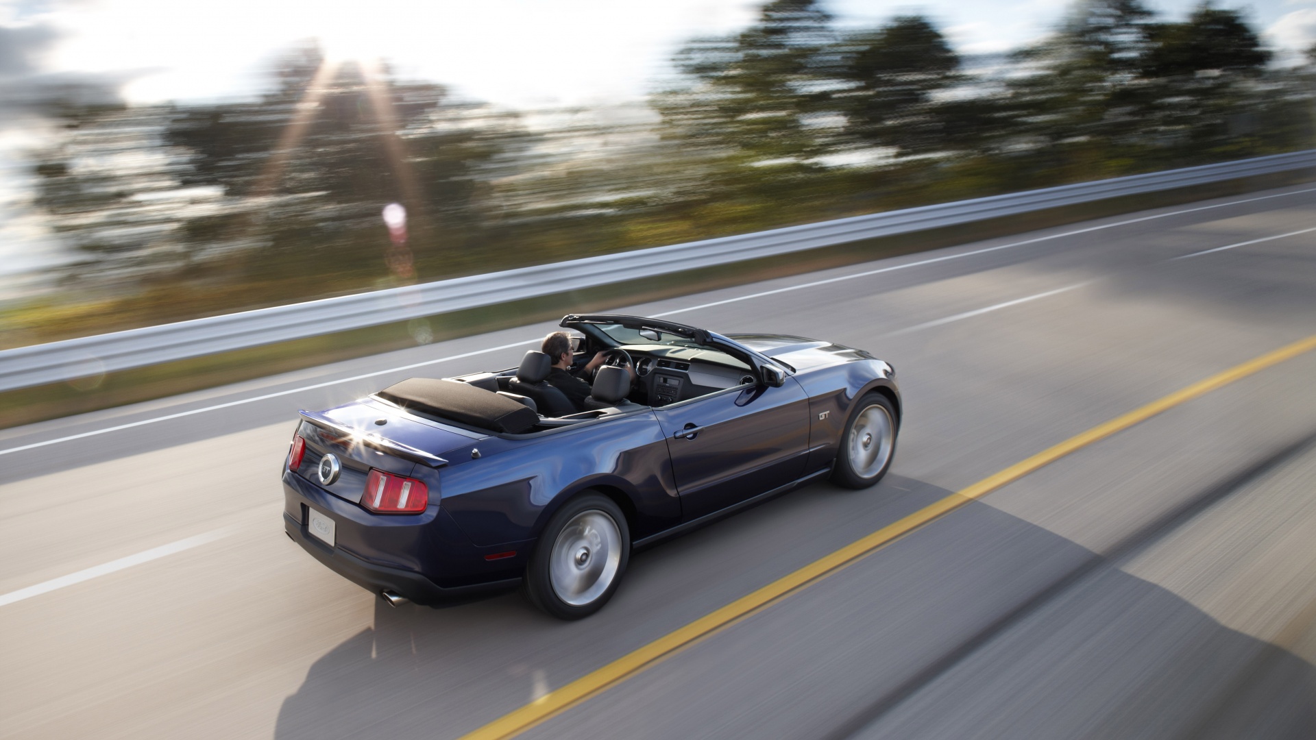 Машина на трассе обои