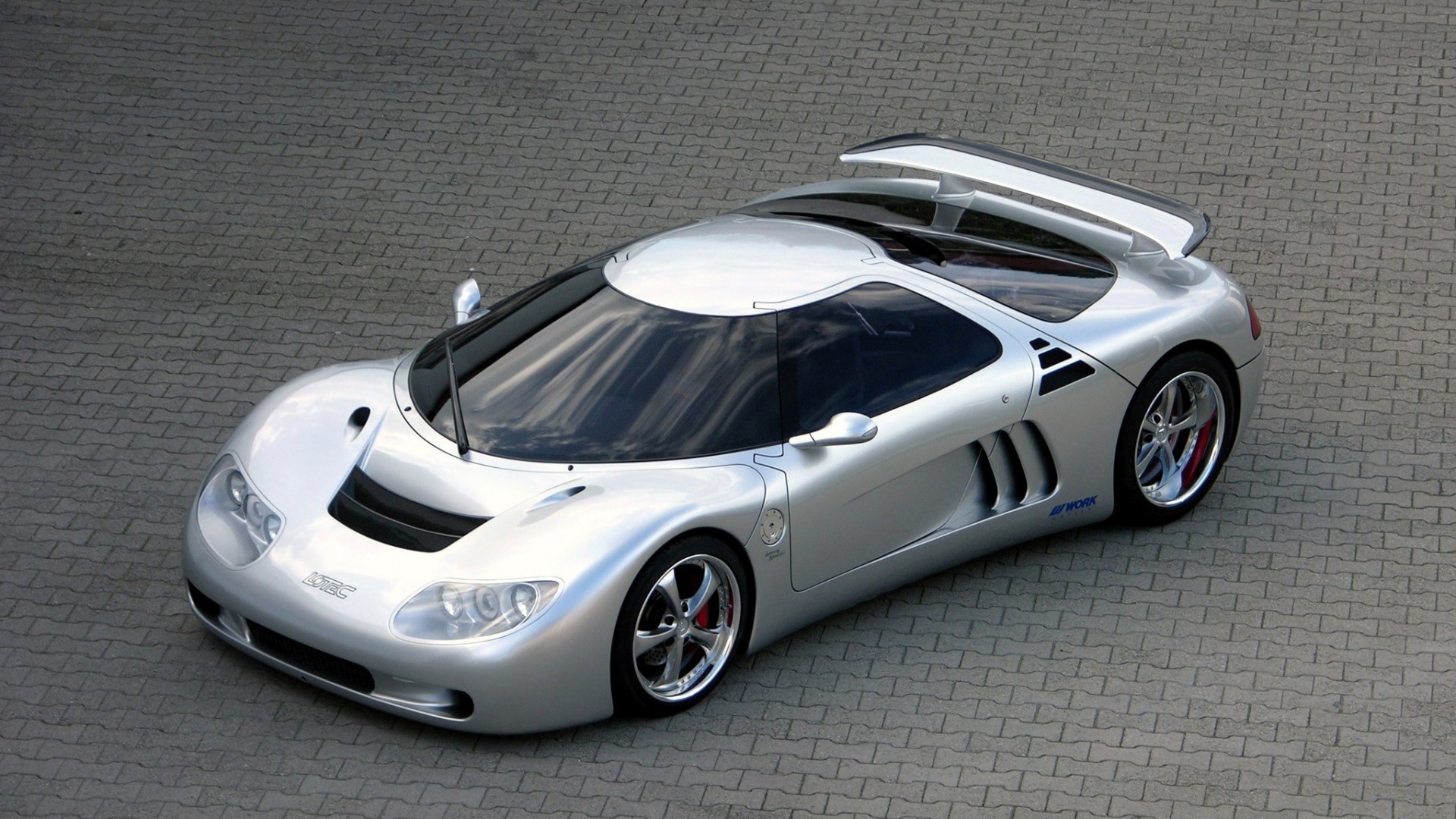 Красивый серебристый спорткар обои