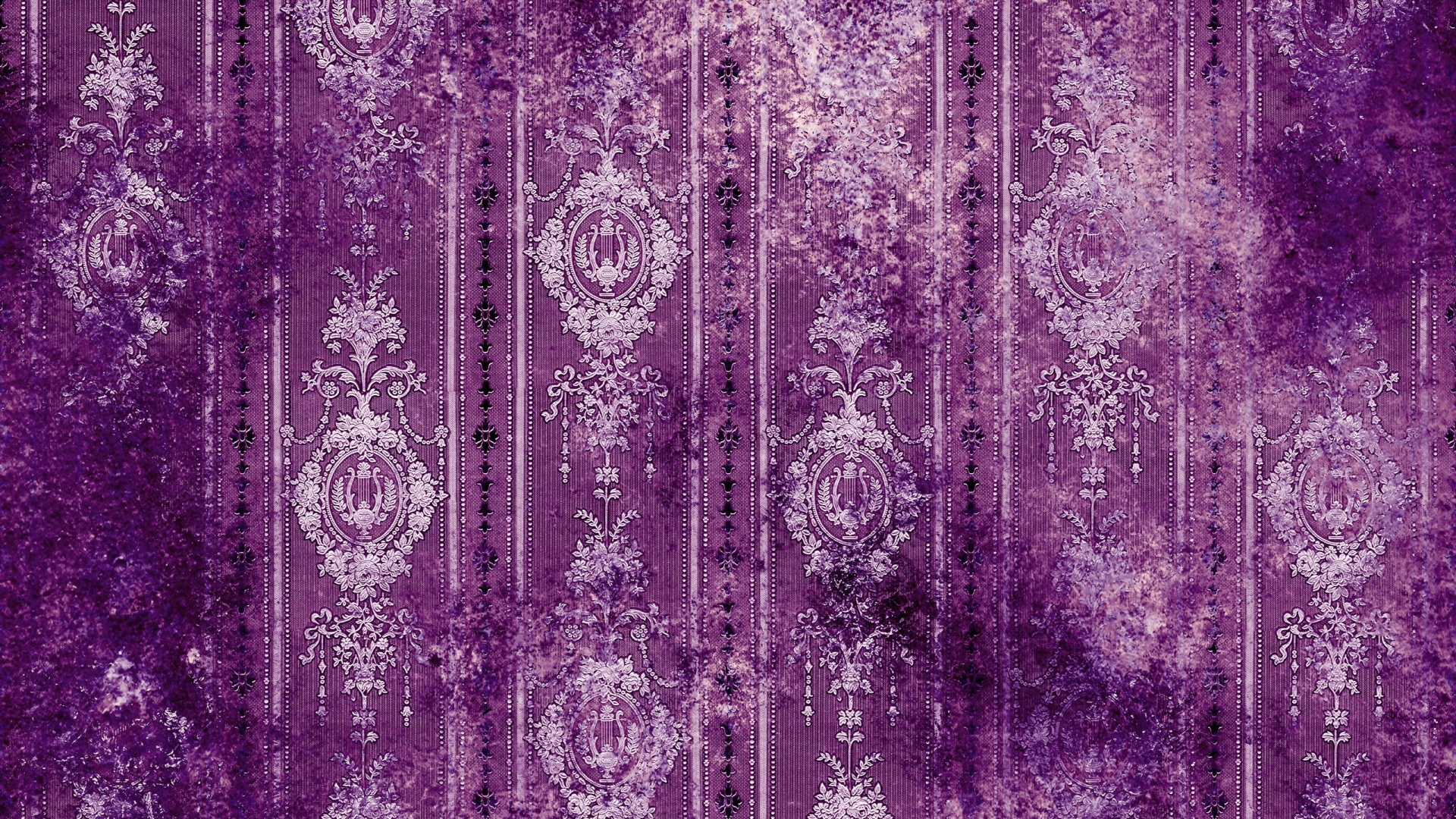 Старинные фиолетовые обои с узорами обои