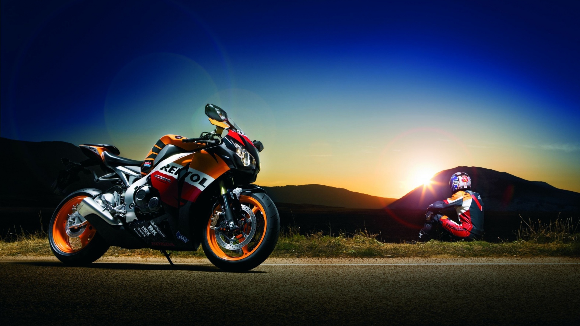 Мотоциклист и мотоцикл обои