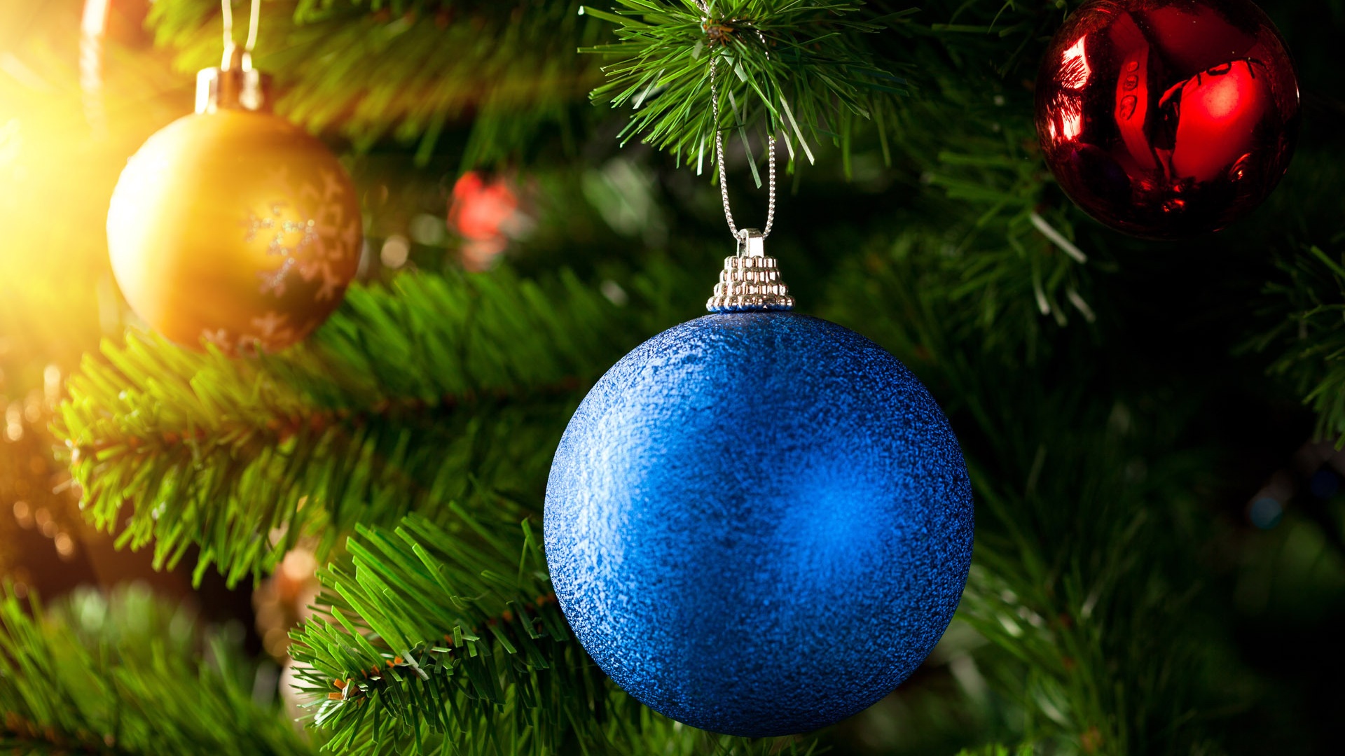 Шары на ёлке обои