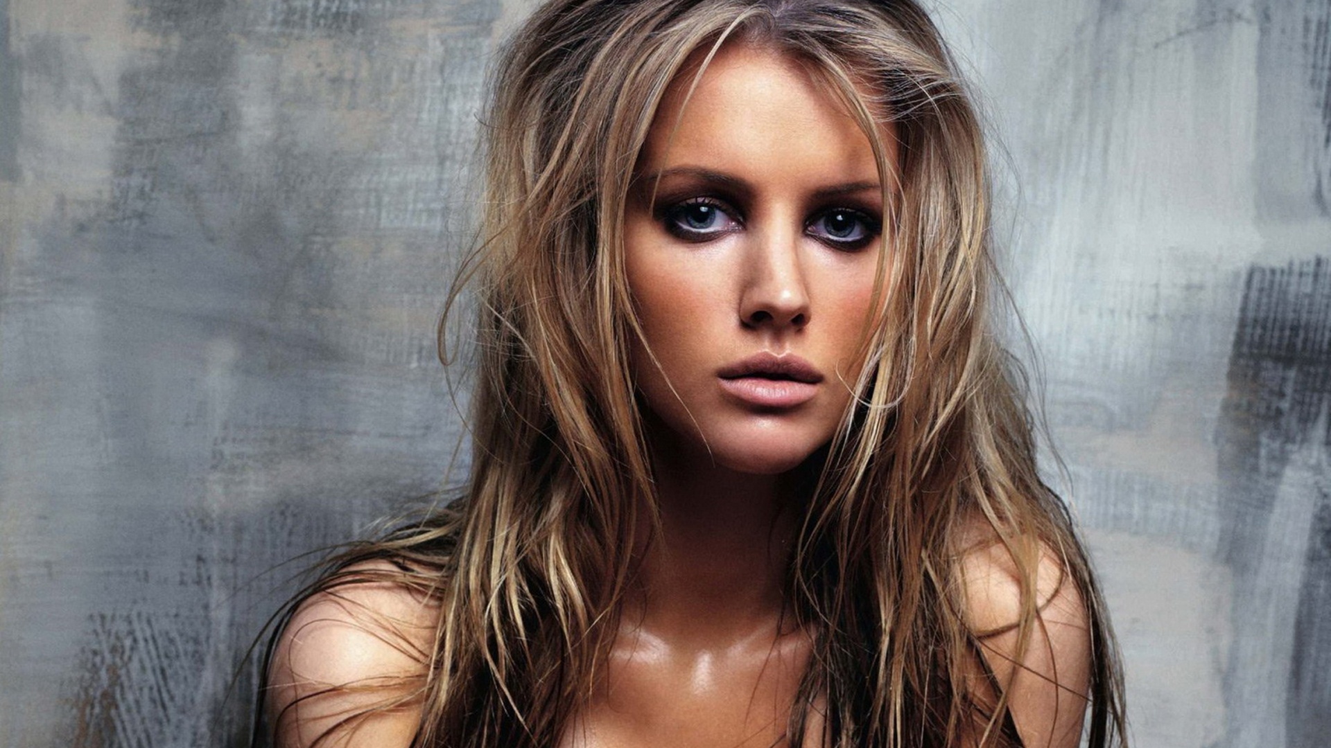 Брюнетка обои