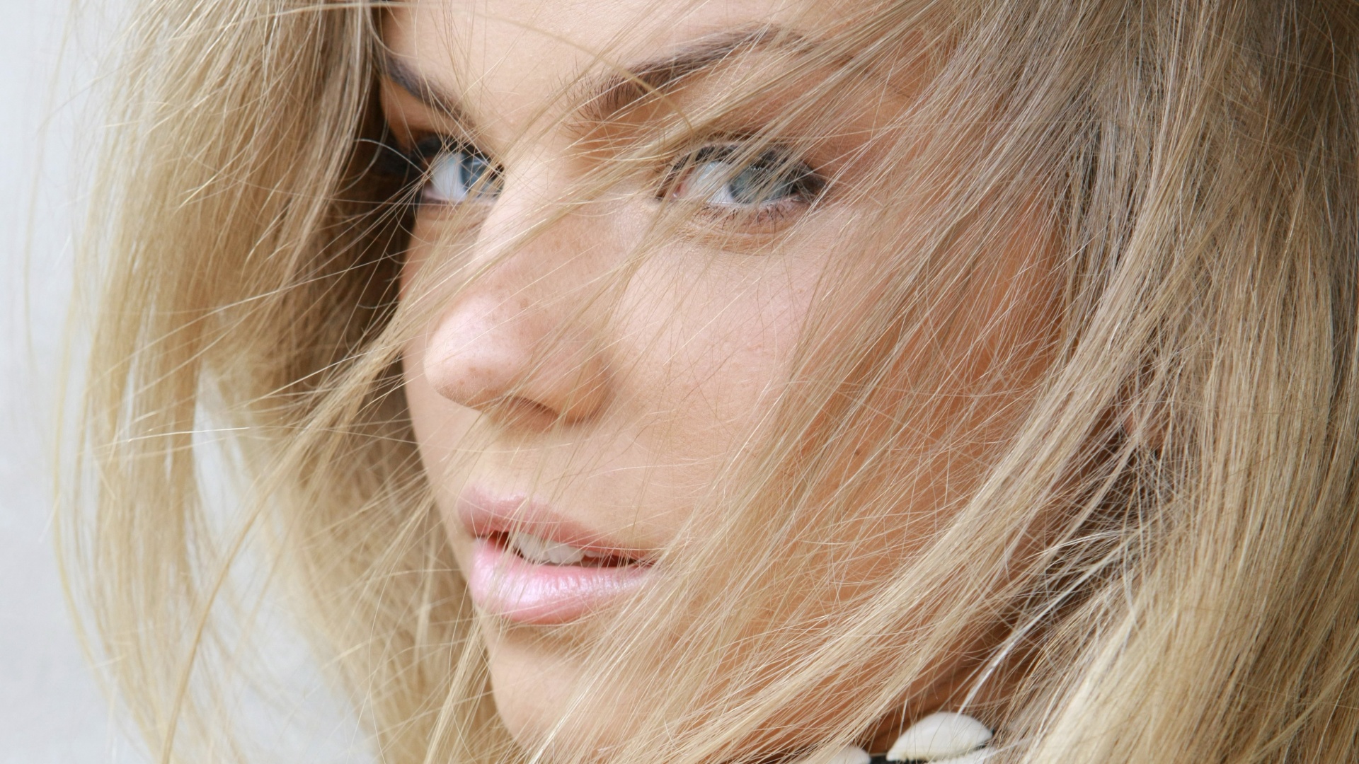 Завораживающий взгляд обои