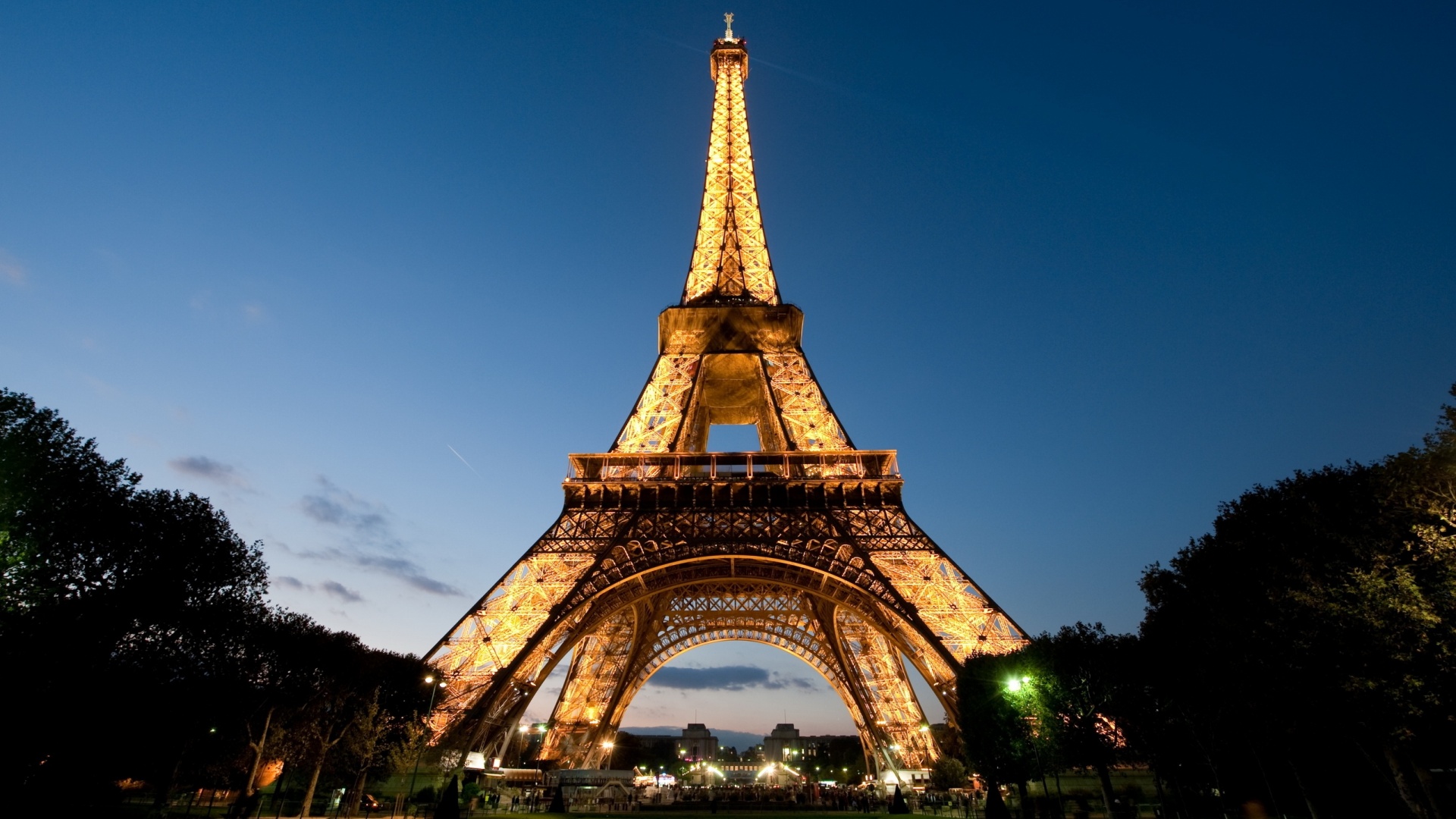 Светящаяся эйфелева башня обои