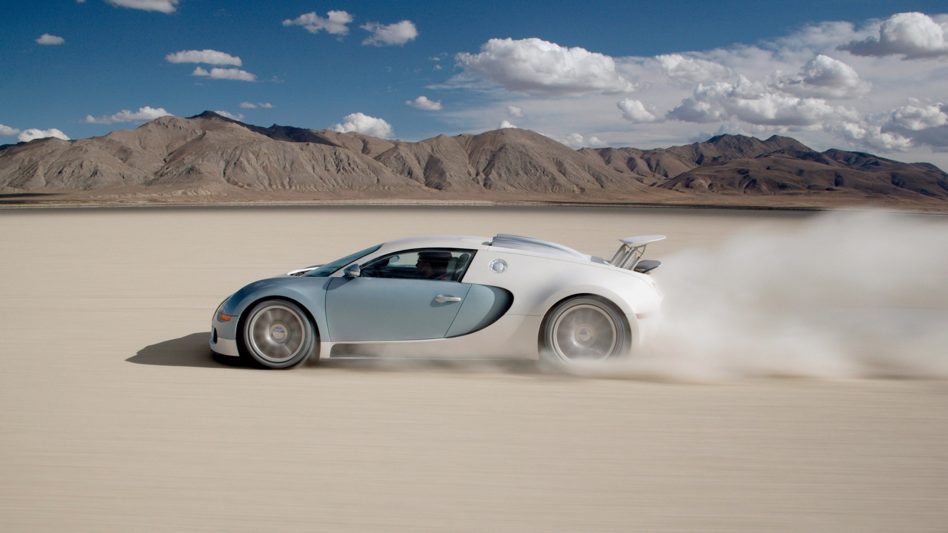 Бугатти в долине обои