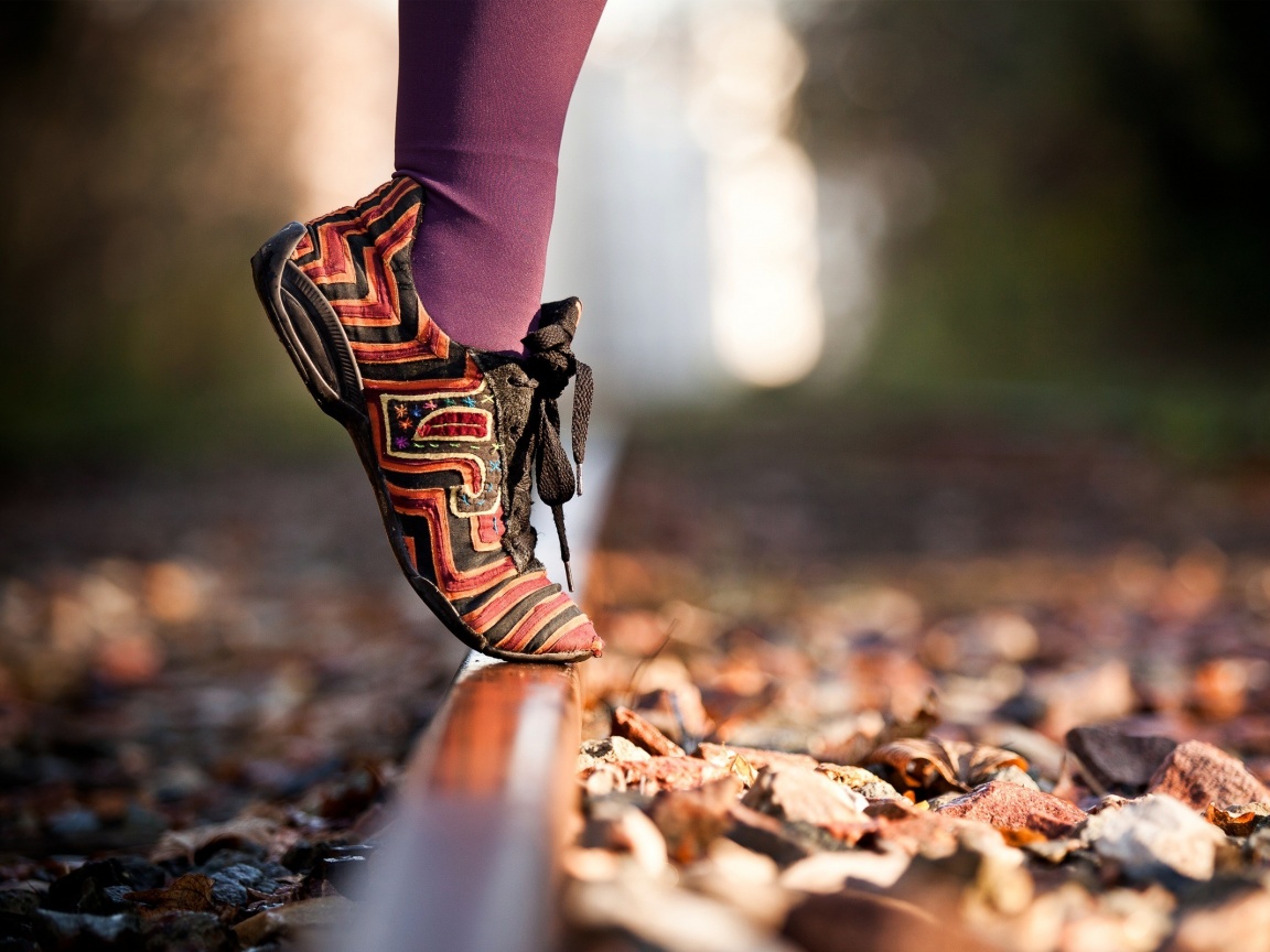 Разноцветные кроссовки обои