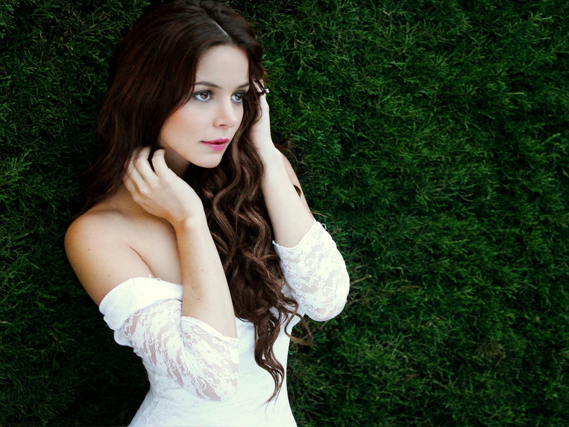 В белом платье обои