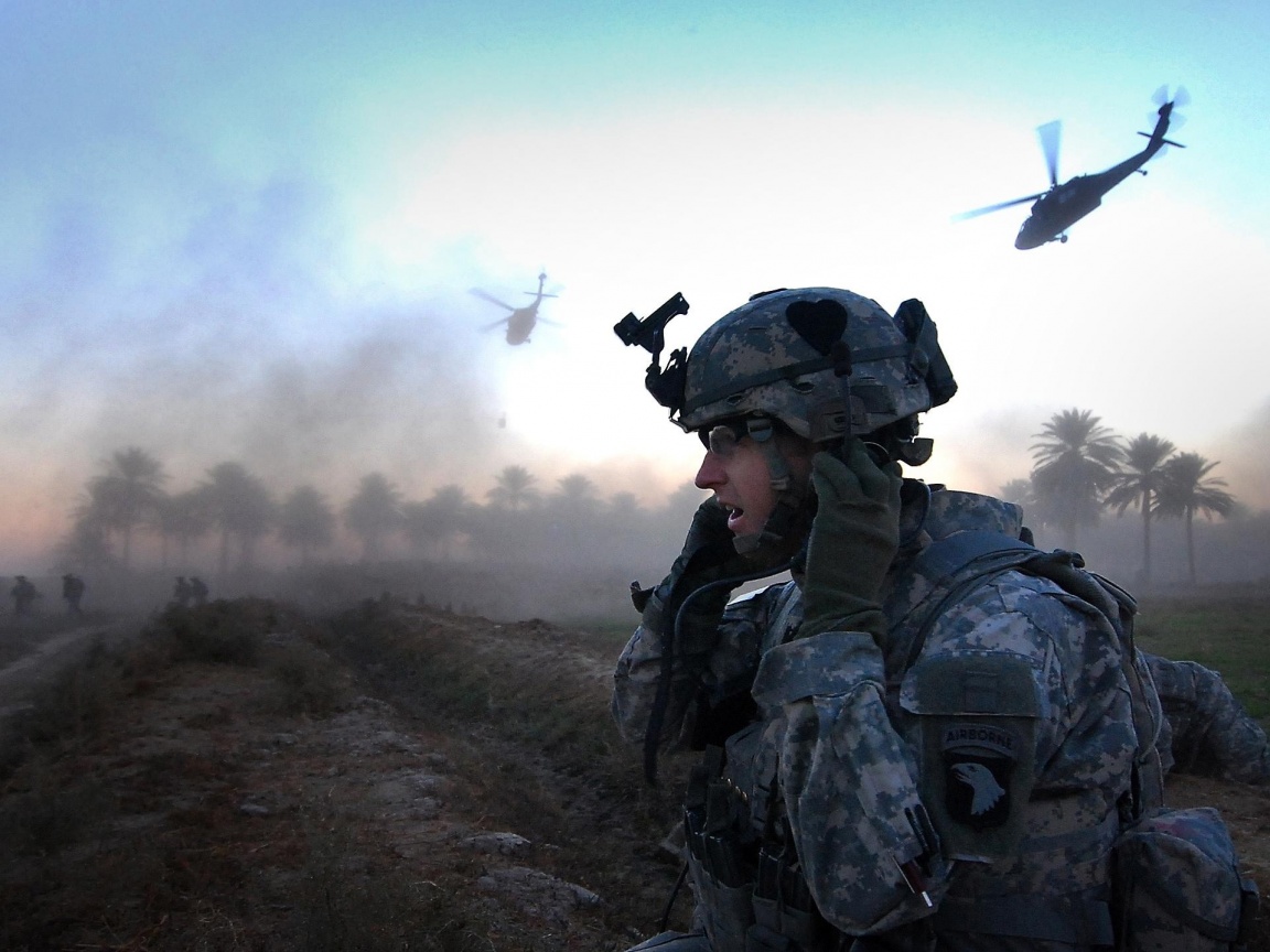 СОлдат во время боевых действий обои