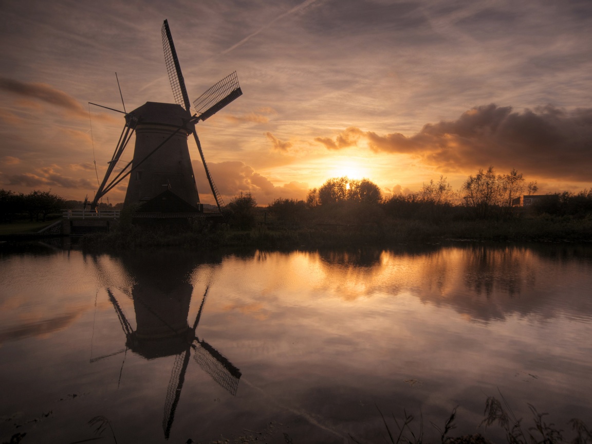 Мельница на озере обои