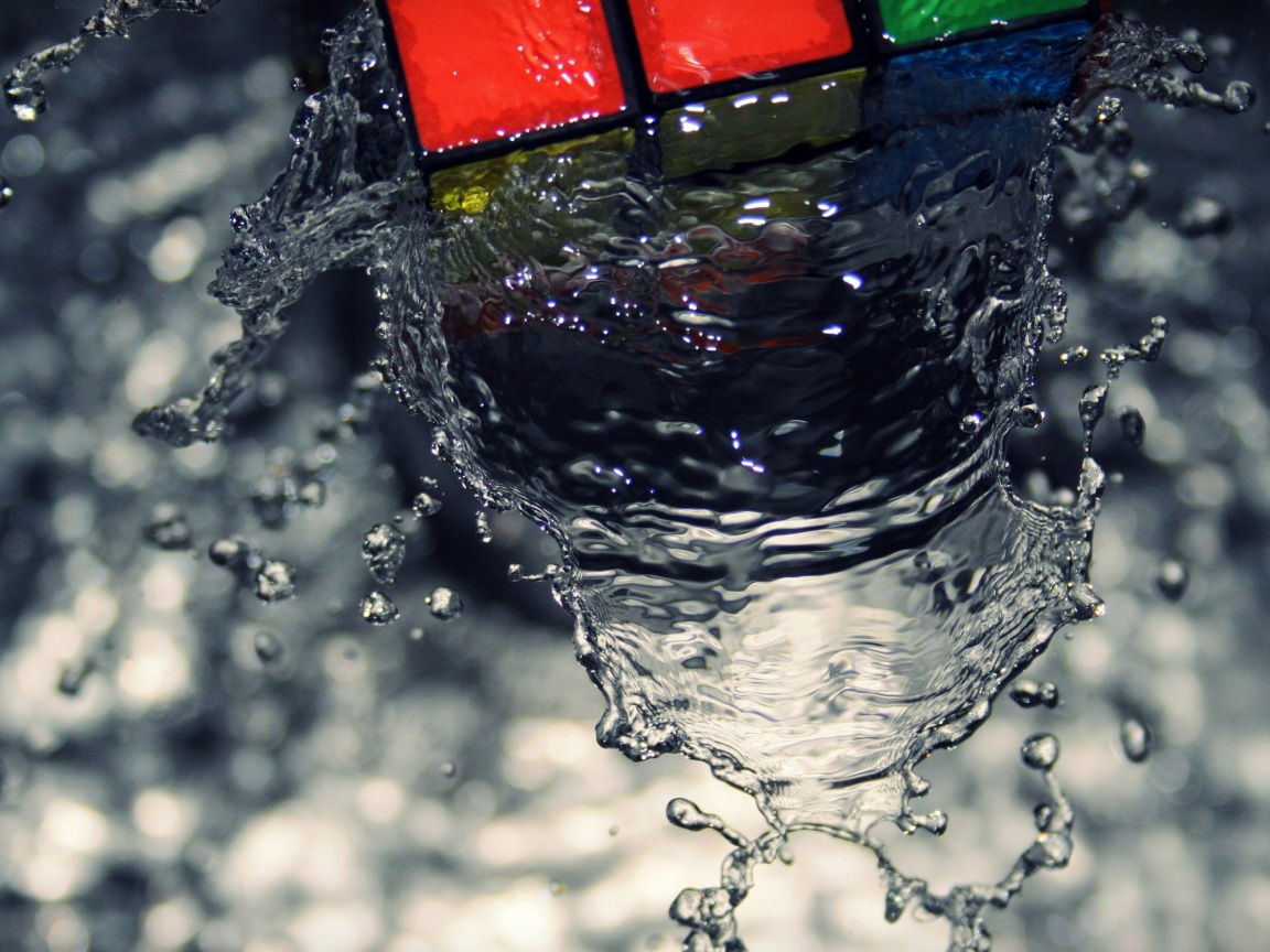 Кубик рубика в воде обои