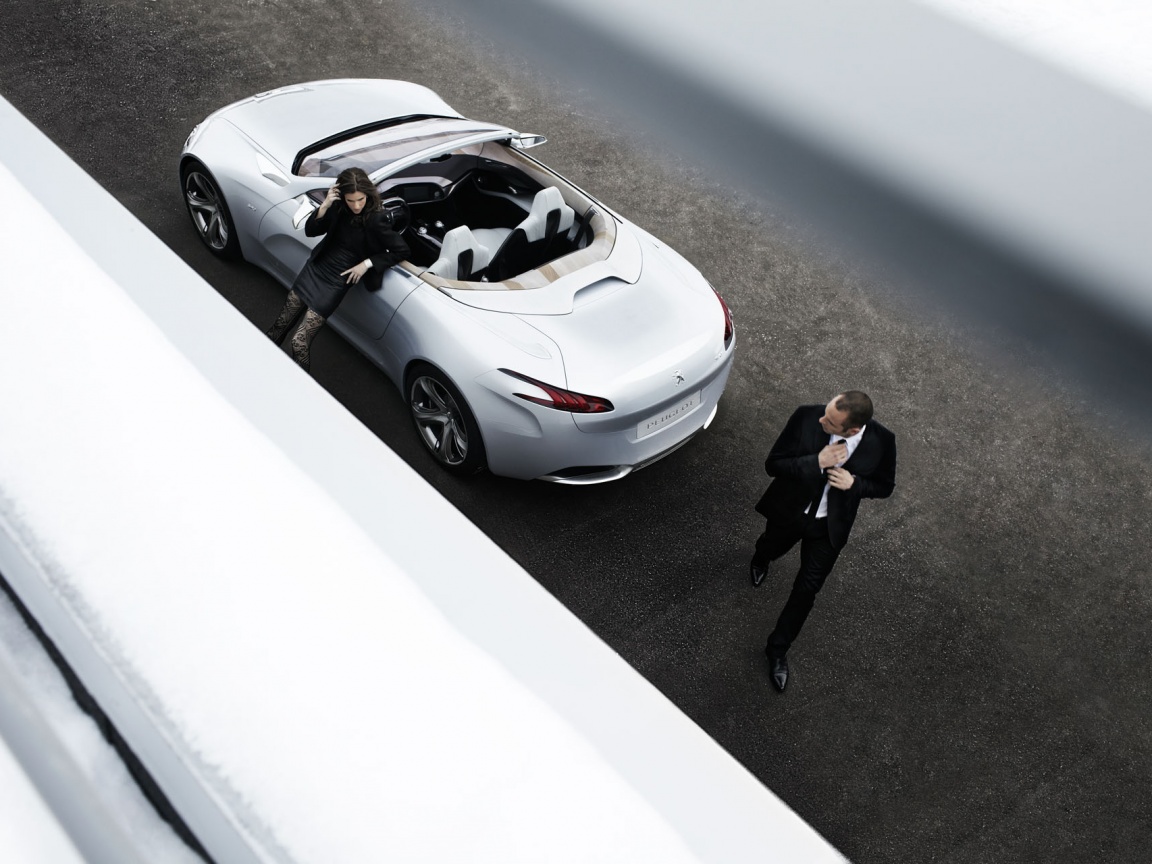 Пара у кабриолета Пежо обои