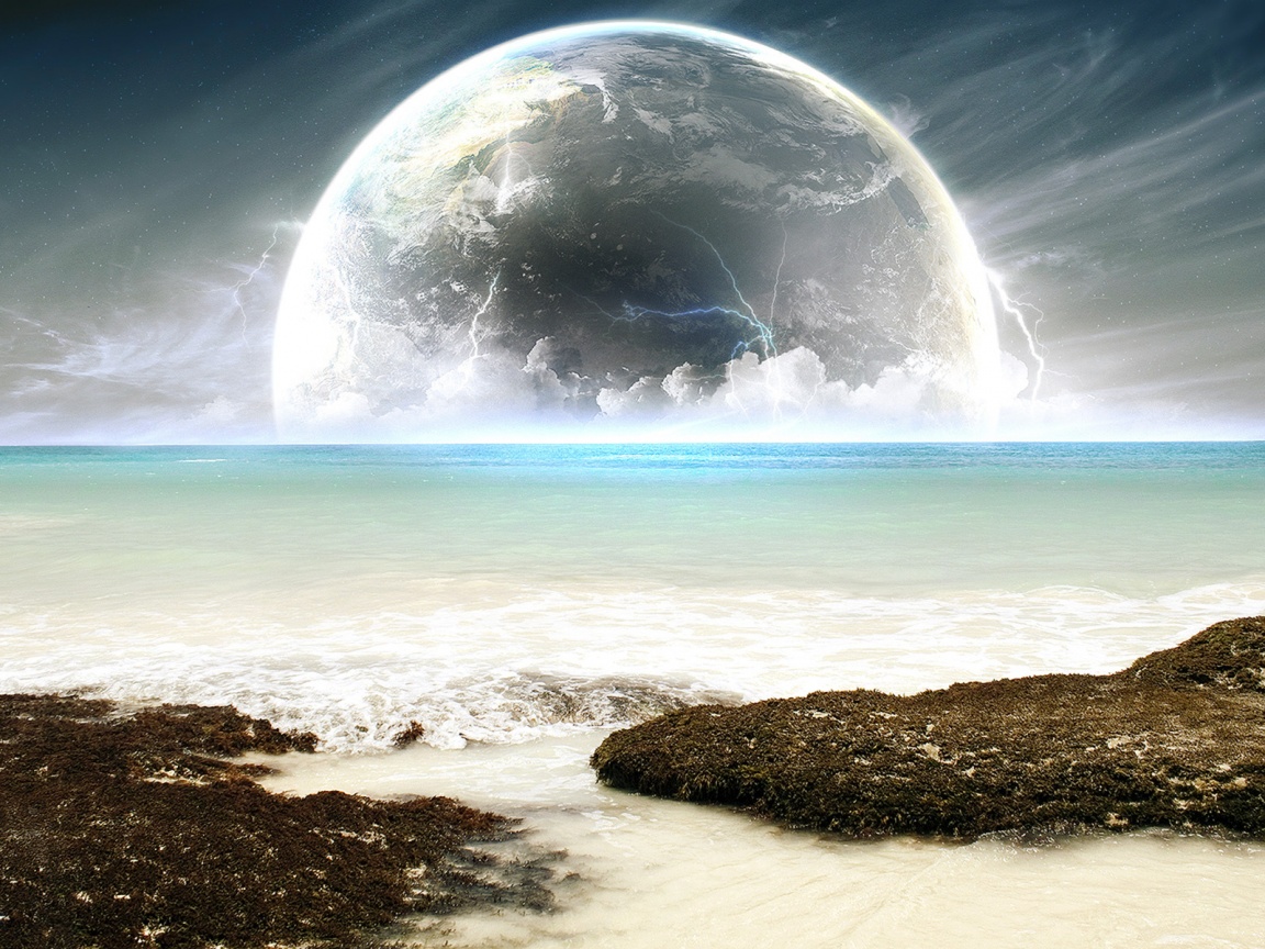 Огромная луна над океаном обои