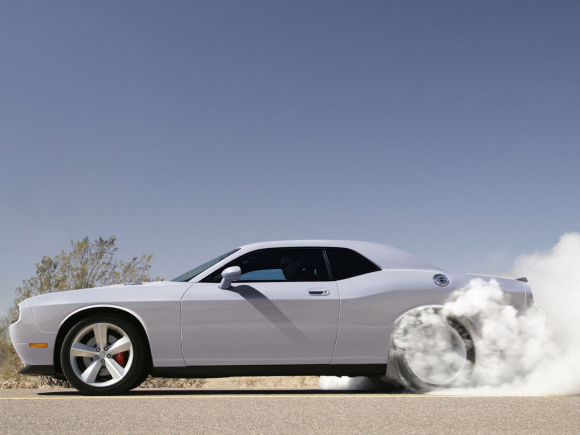 Стартующий Форд Мустанг обои