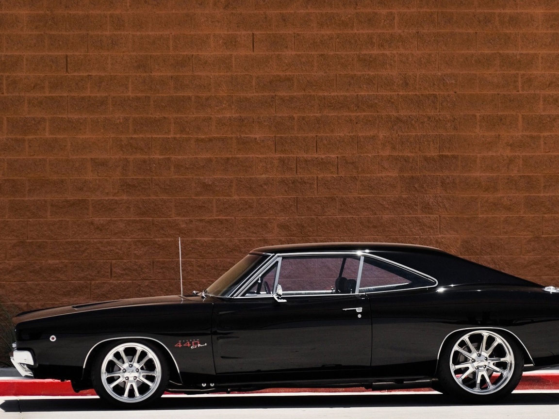 Черный Додж у стены обои