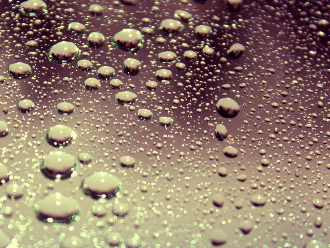 Капли воды на поверхности стекла обои