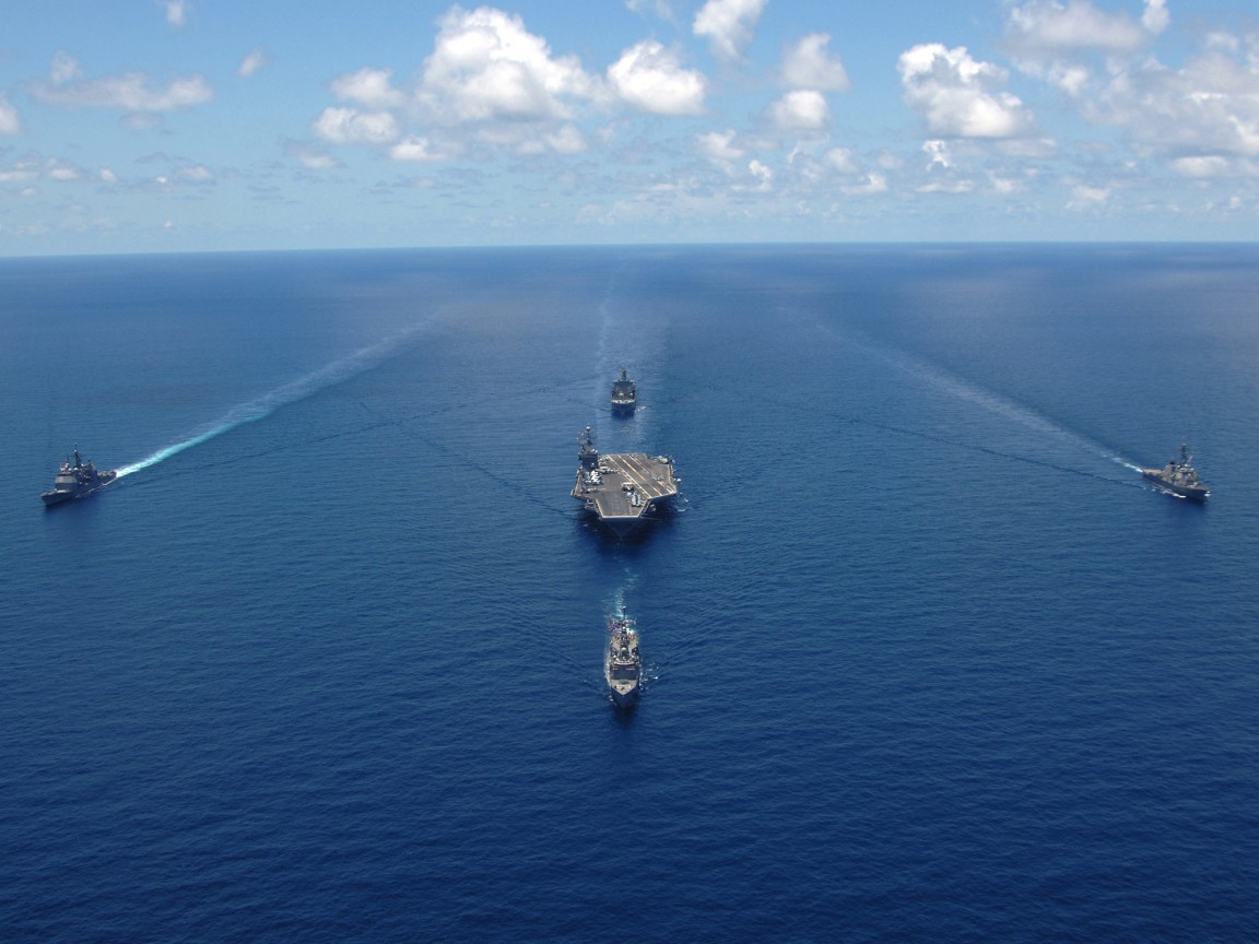 Авианосец с эскортом обои