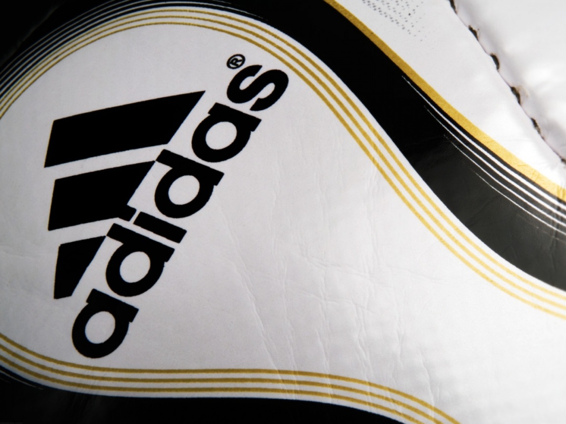 Мяч с логотипом Adidas обои