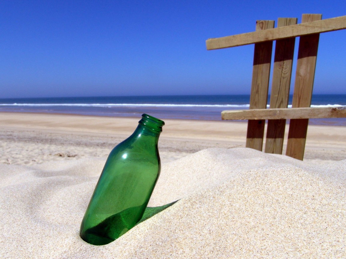 Бутылка на пляже обои