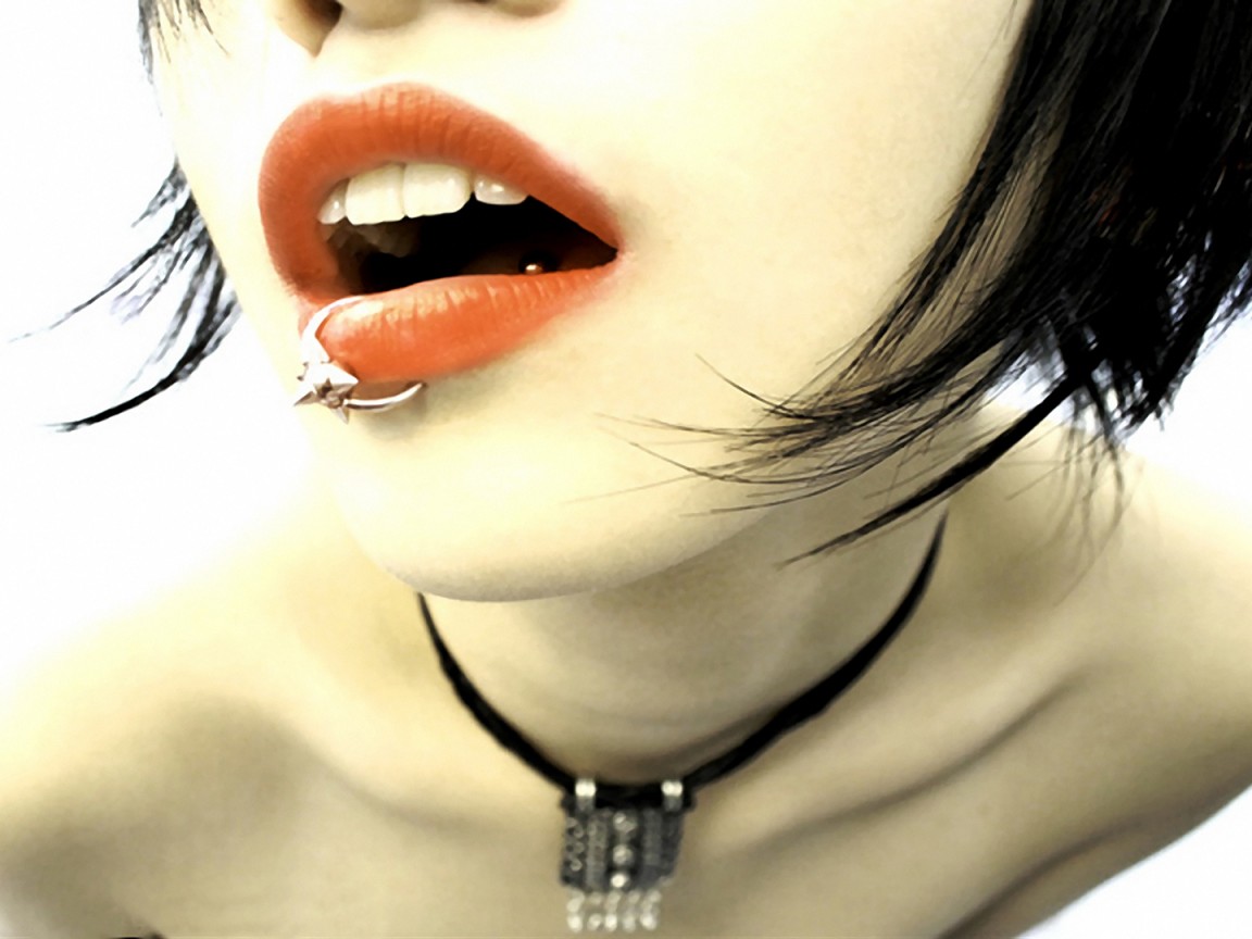 Девушка с кольцом обои