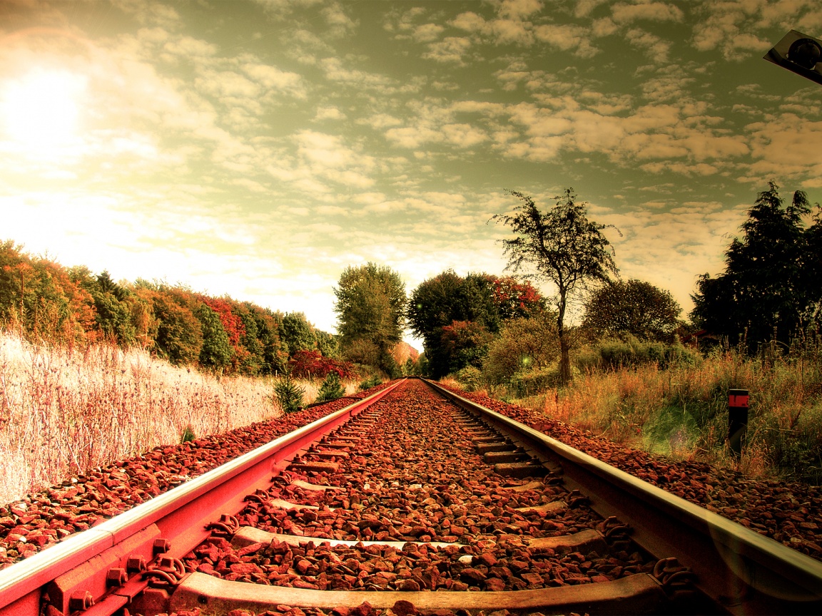 Уходящие в даль рельсы обои