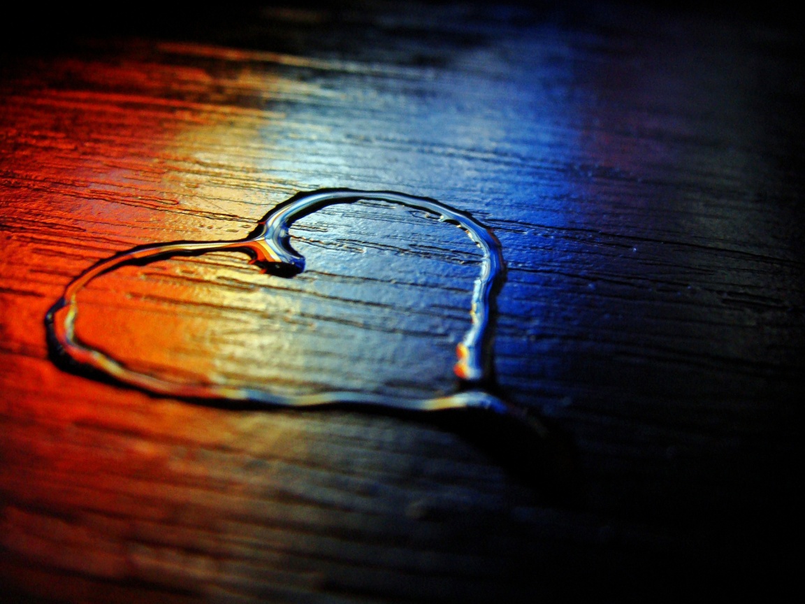 Сердечко из воды обои