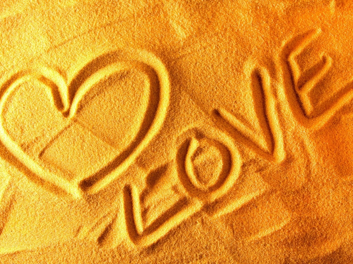 Любовь на песке обои