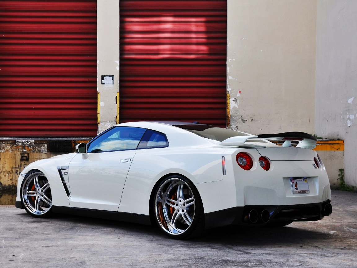 Спортивный Nissan обои